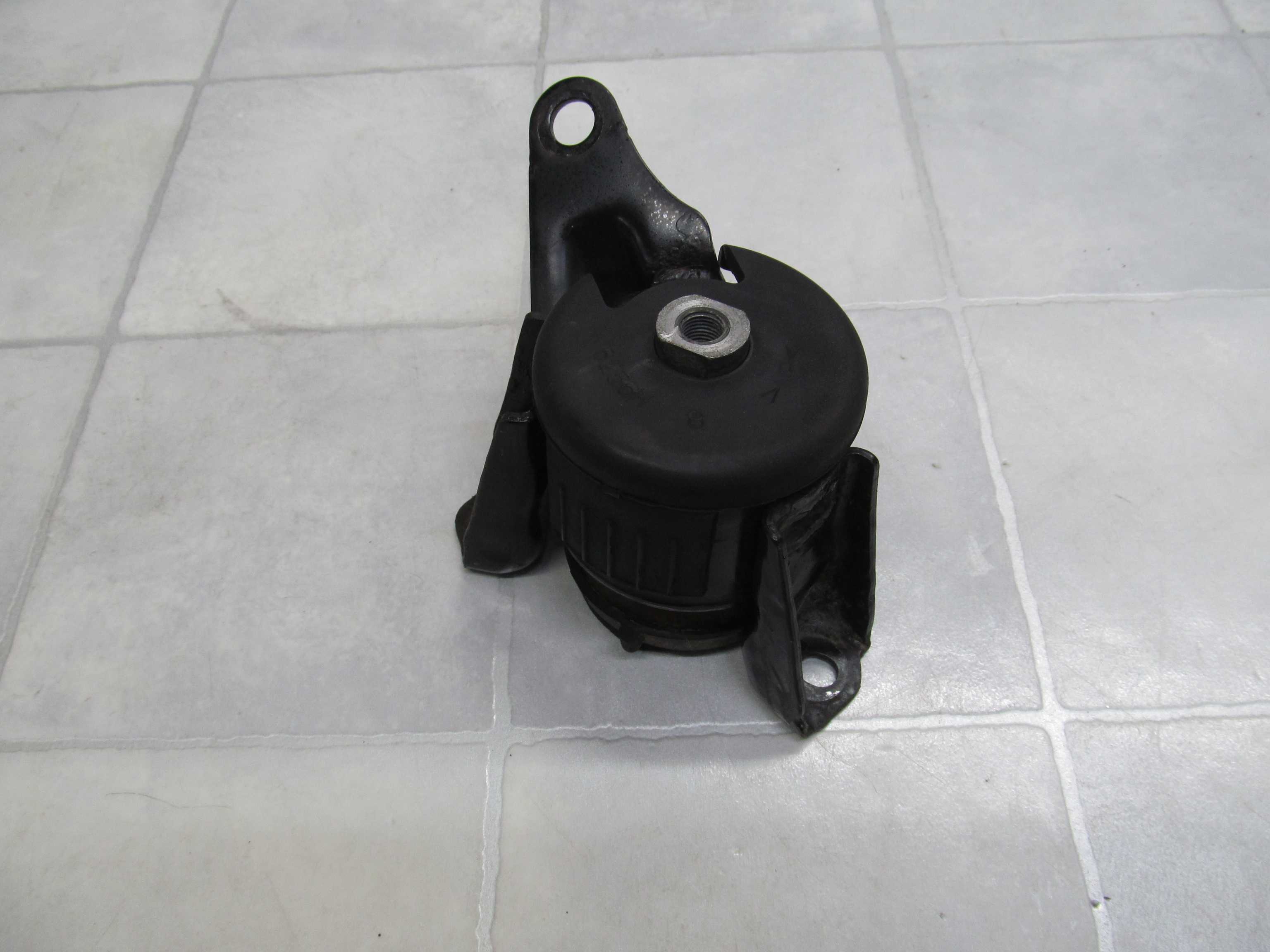 TOYOTA AVENSIS VERSO VVTI LAPA PODUSZKA SILNIKA 01-09