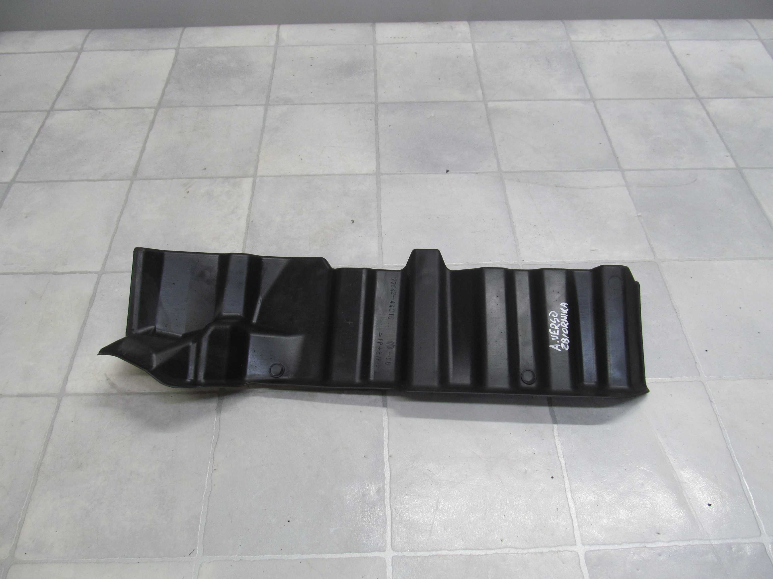 TOYOTA AVENSIS VERSO VVTI OSLONA ZBIORNIKA 77642-44010