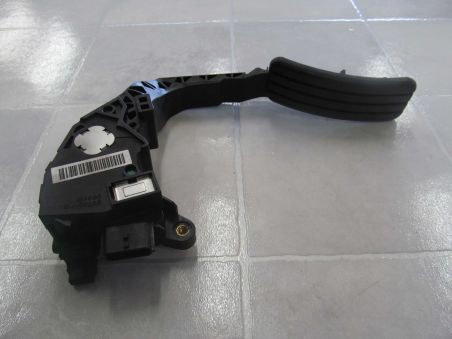 RENAULT SCENIC III POTENCJOMETR GAZU 180100011R