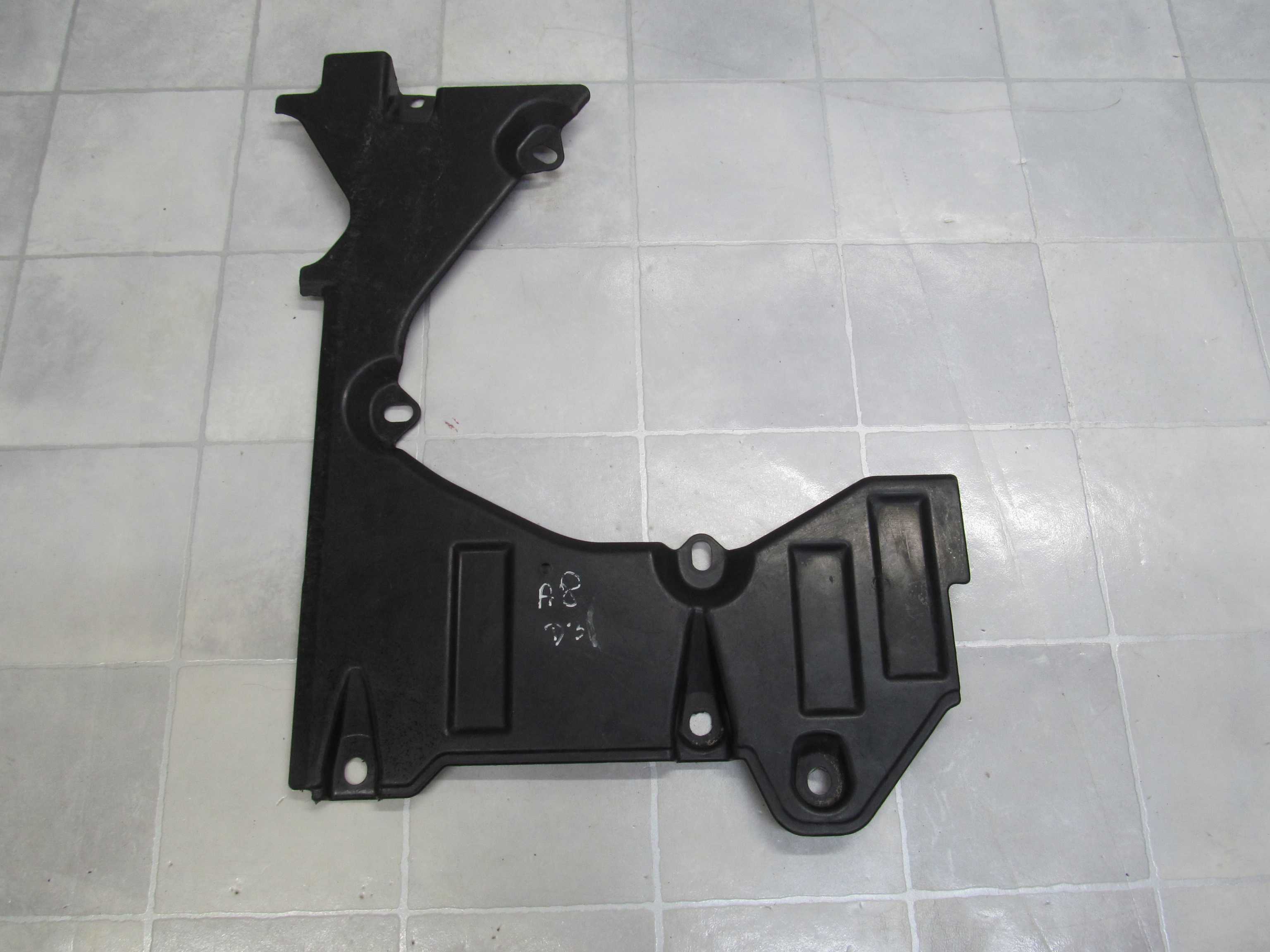 AUDI A8 D3 OSLONA PLYTA PODWOZIA LEWA 4E0825213C