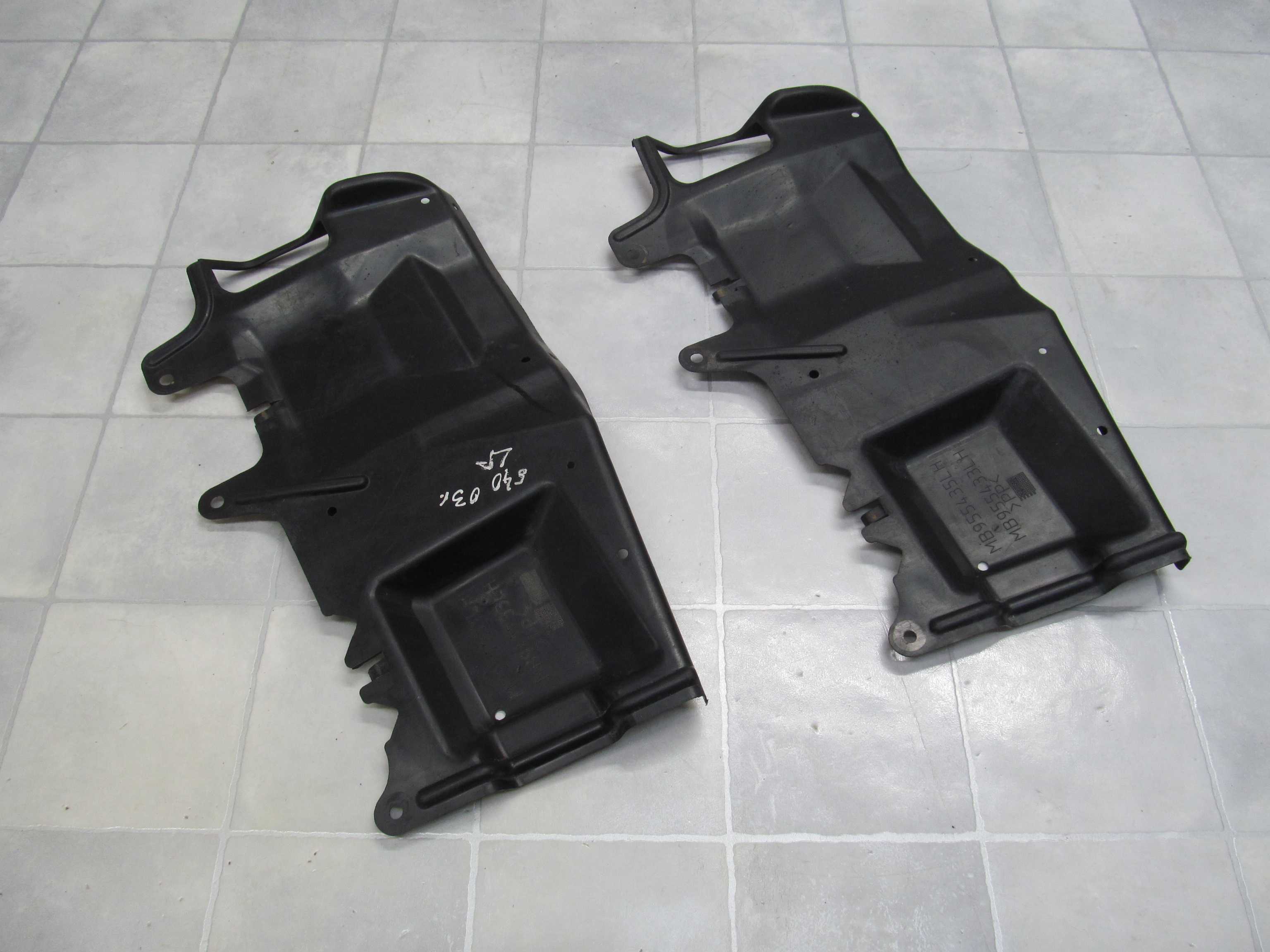 VOLVO S40 V40 OSLONA SILNIKA DOLNA LEWA MB955435 96-04