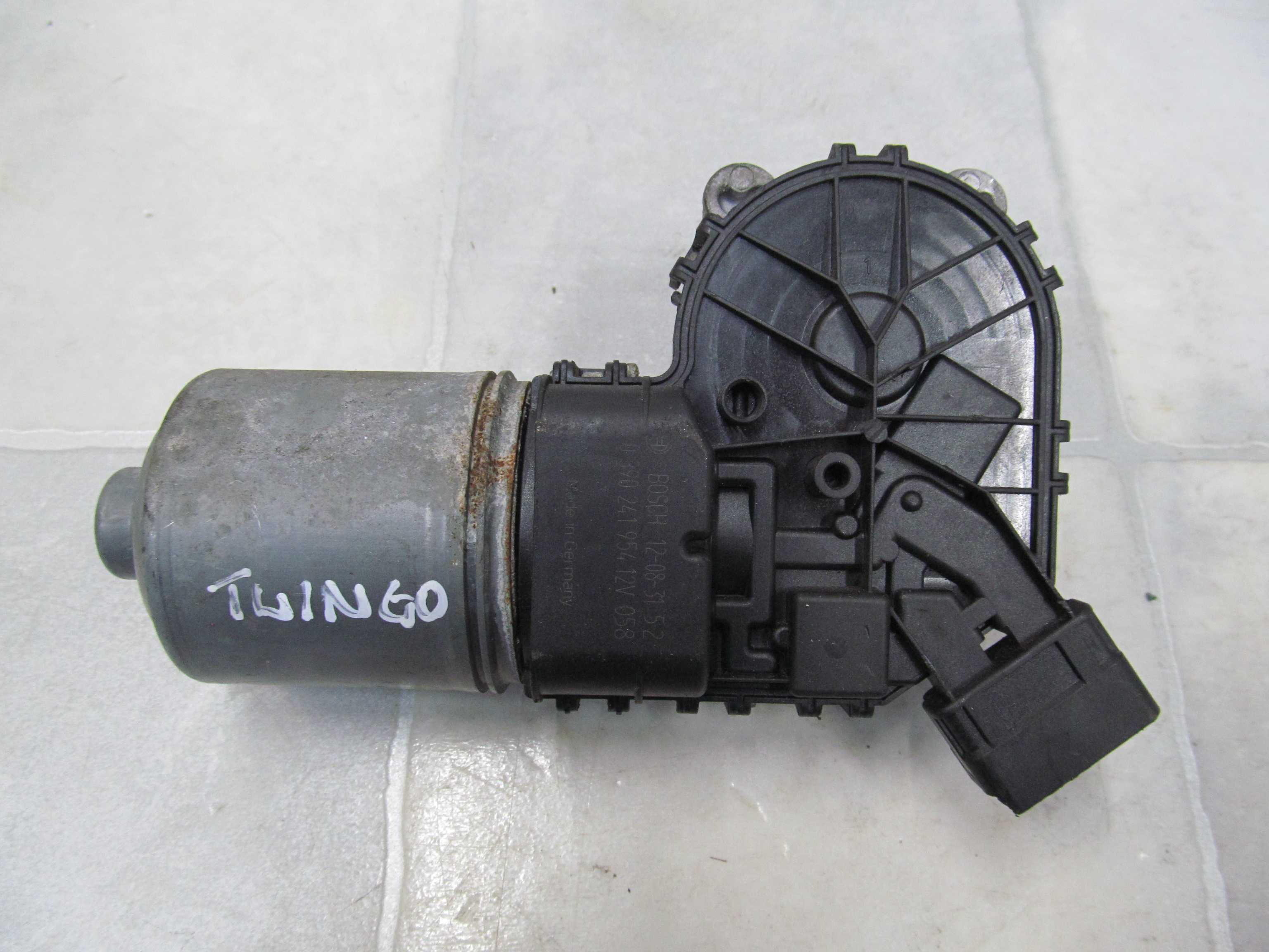 RENAULT TWINGO II 07/14 SILNICZEK WYCIERACZEK PRZOD 0390241954