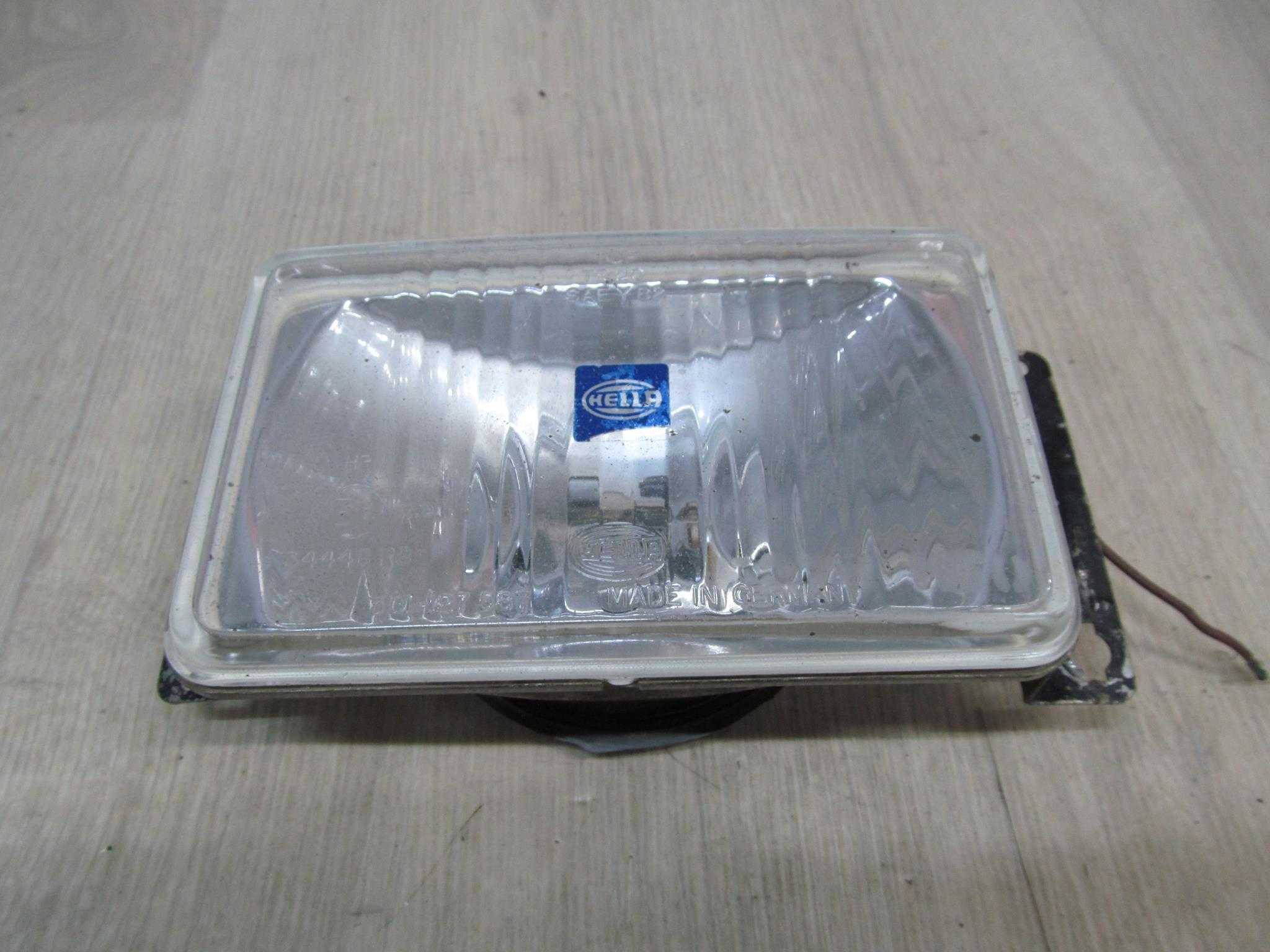 FIAT PANDA 141 PRAWY PRZOD LAMPA 301-127587