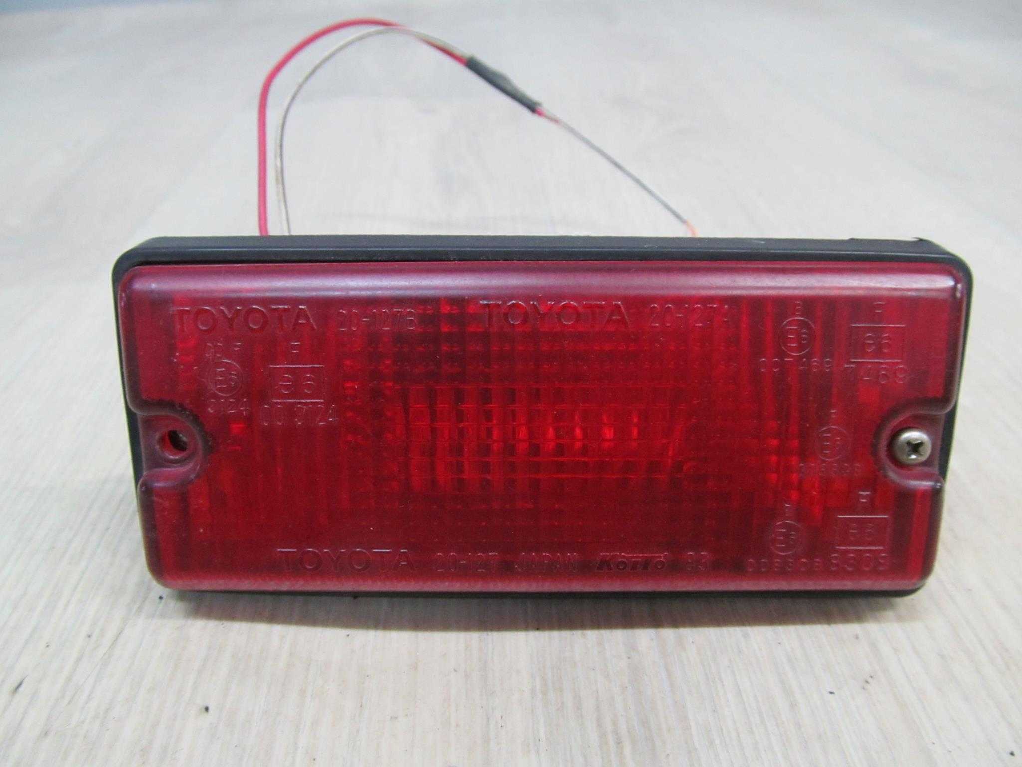 TOYOTA LAMPA PRZECIWMGIELNA 20-127
