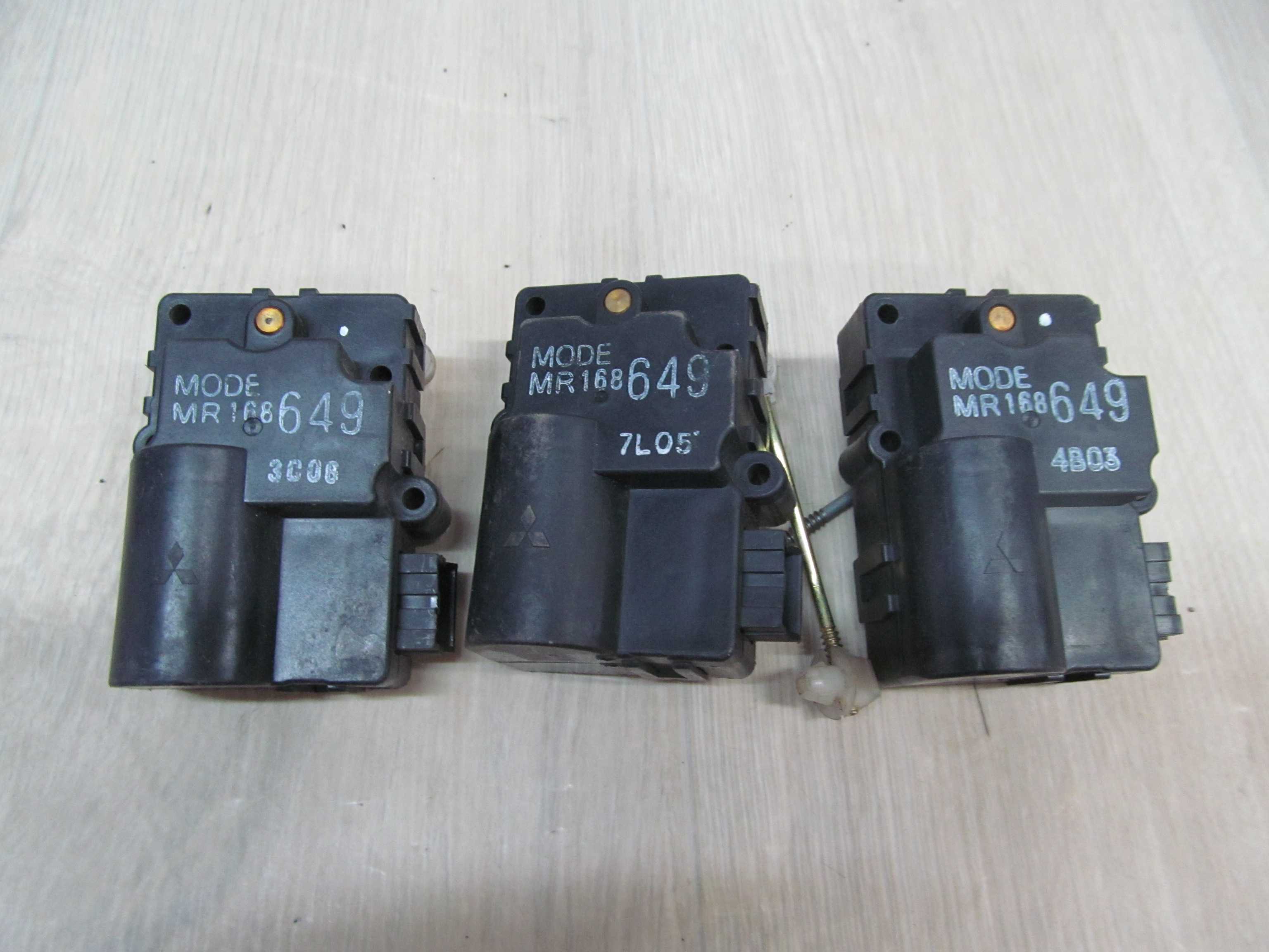 VOLVO SILNICZKI NAGRZEWNICY MR168649