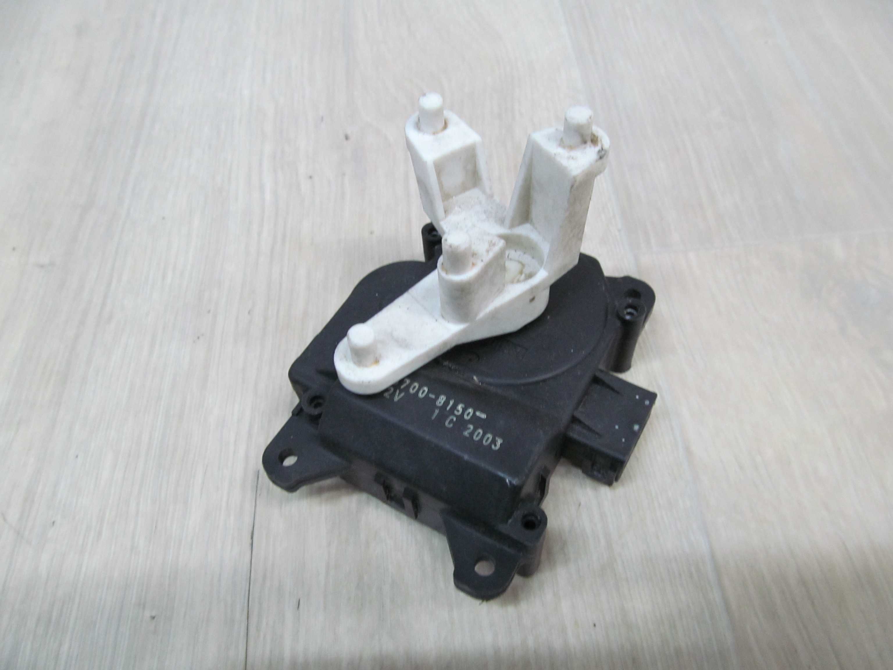HONDA STREAM SILNICZEK NAGRZEWNICY 063700-8150