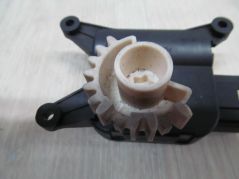 VOLKSWAGEN PASSAT B6 SILNICZEK NAGRZEWNICY 0132801337