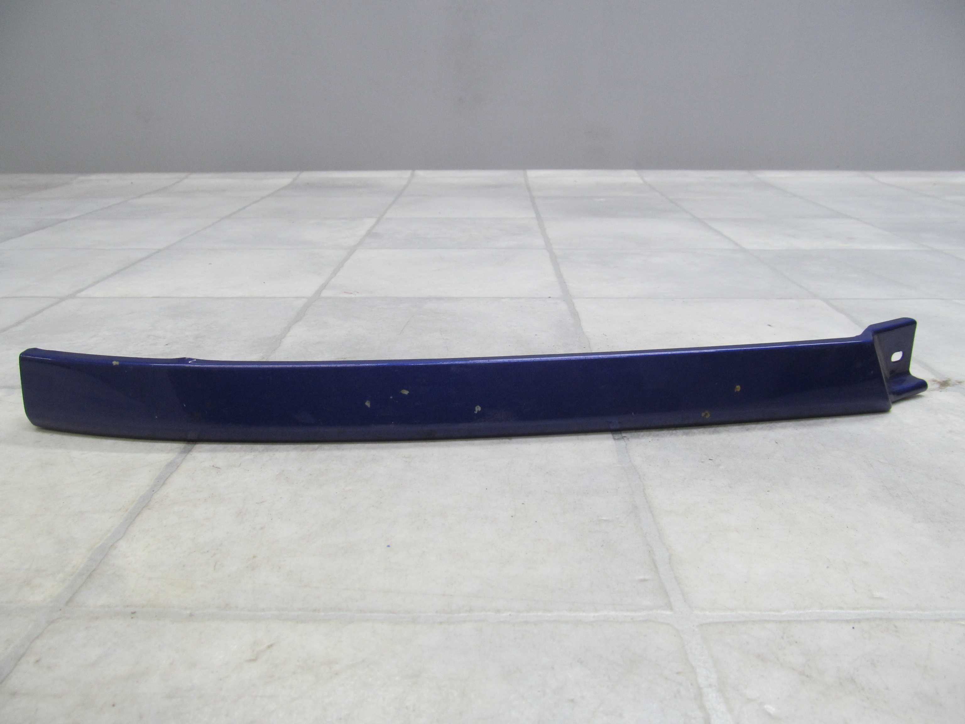 TOYOTA RAV 4 98/00 LISTWA POD LAMPE PRAWA