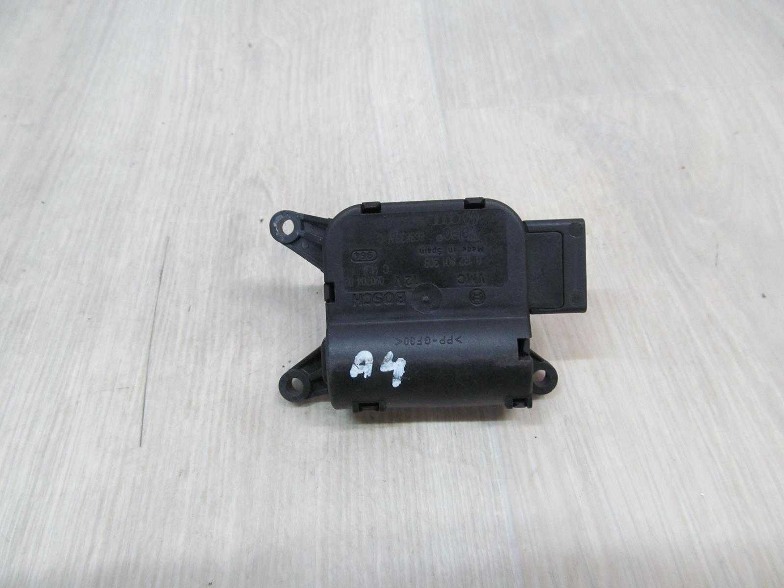 AUDI A4 B6 SILNICZEK NAGRZEWNICY 8E282051D