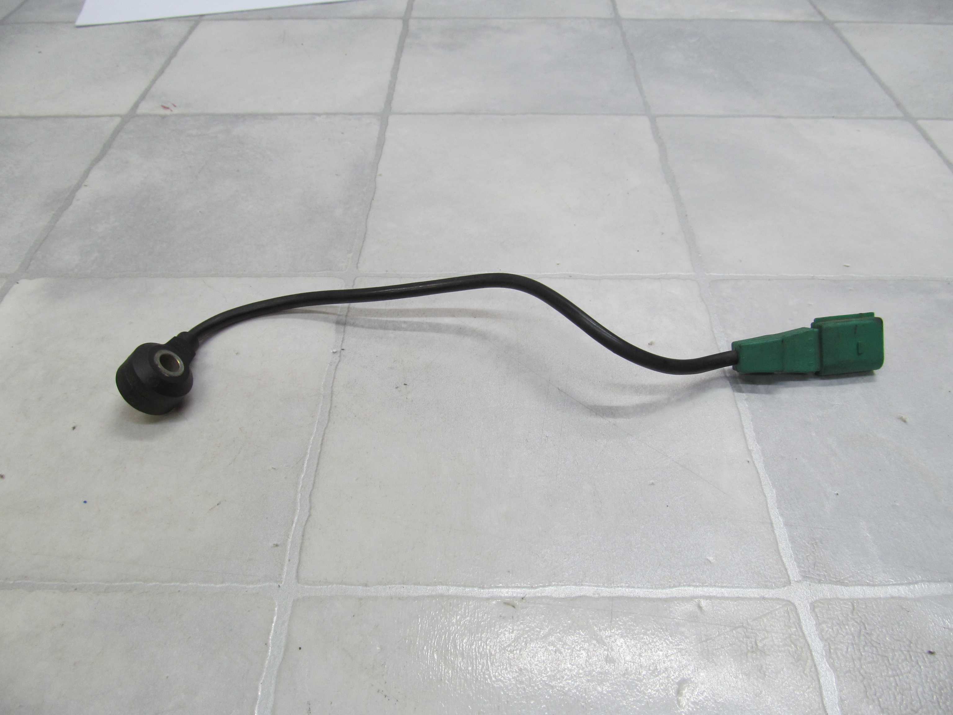 VW AUDI A4 B6 2.0 FSI CZUJNIK STUKOWY 06D905377A