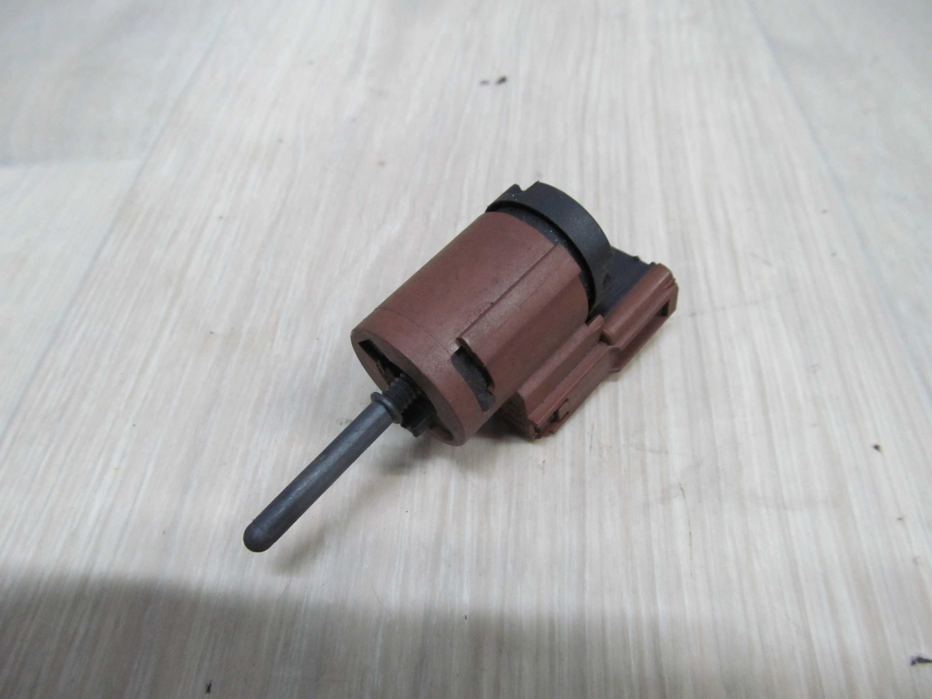 VOLKSWAGEN PASSAT B5 WLACZNIK SWIATEL STOP 3B0945511