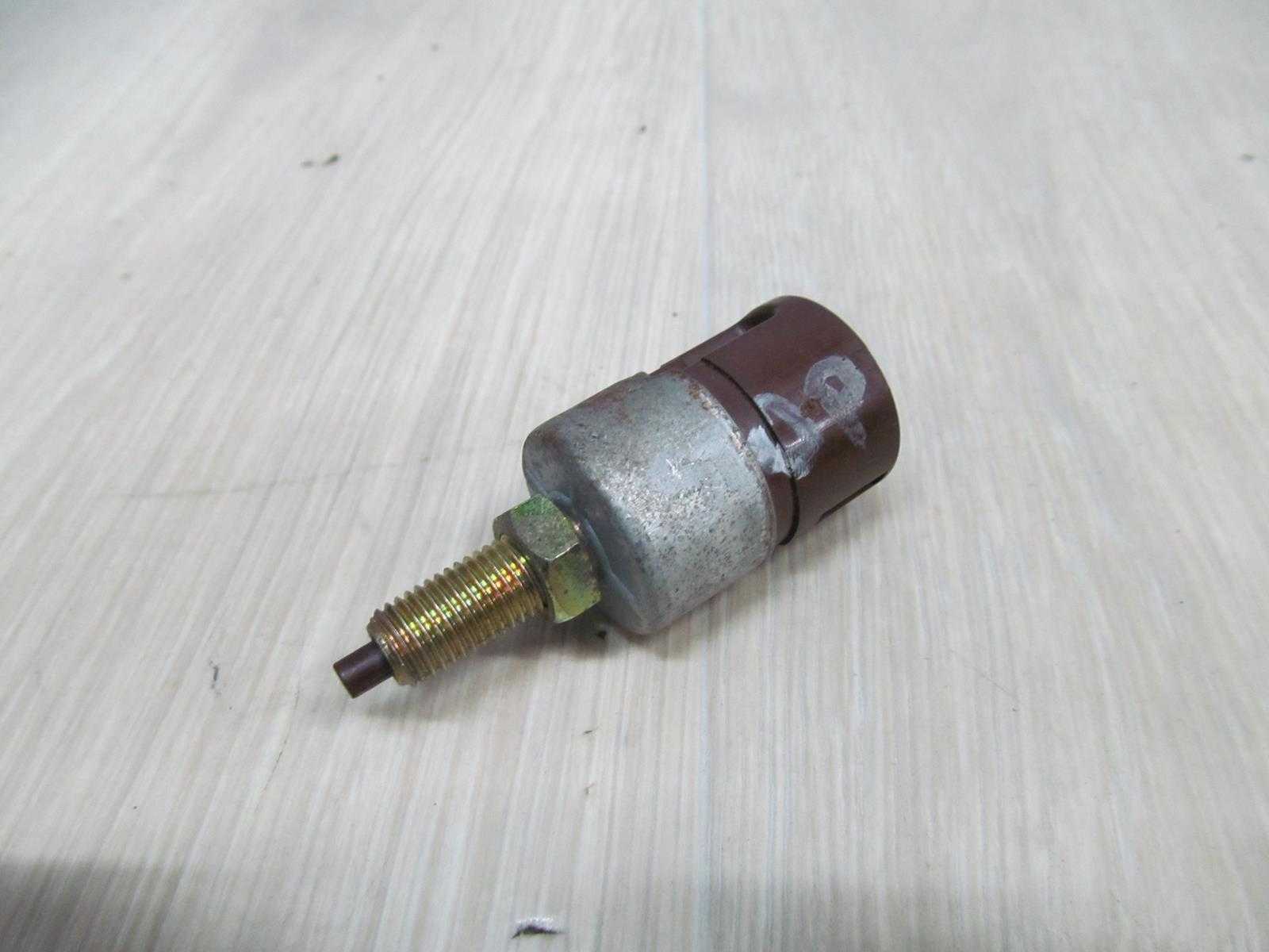 TOYOTA RAV 4 I 94-00 CZUJNIK WLACZNIK SWIATEL STOP
