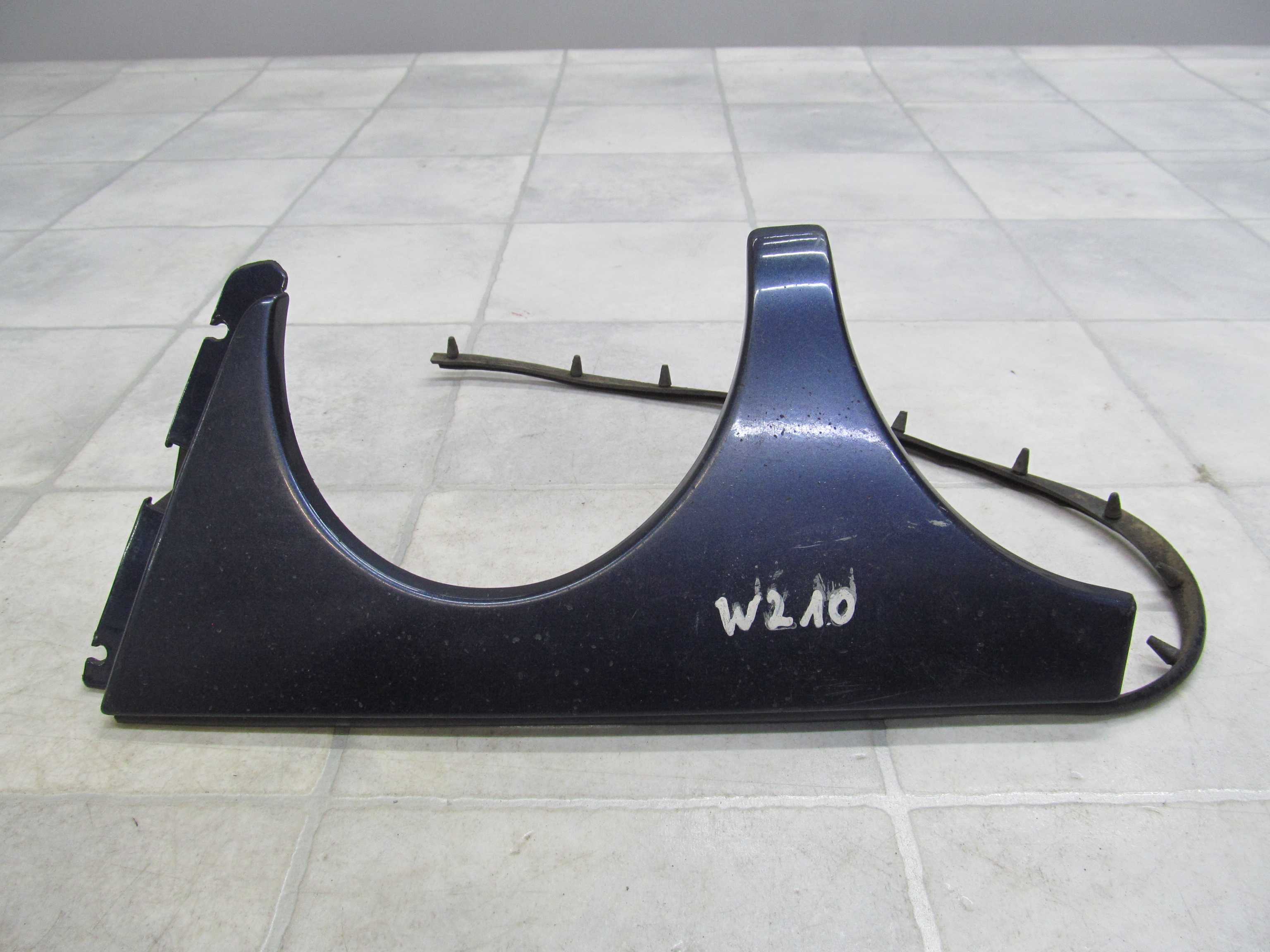 MERCEDES E W210 95/03 LISTEWKA POD LAMPE LEWA  2108200112