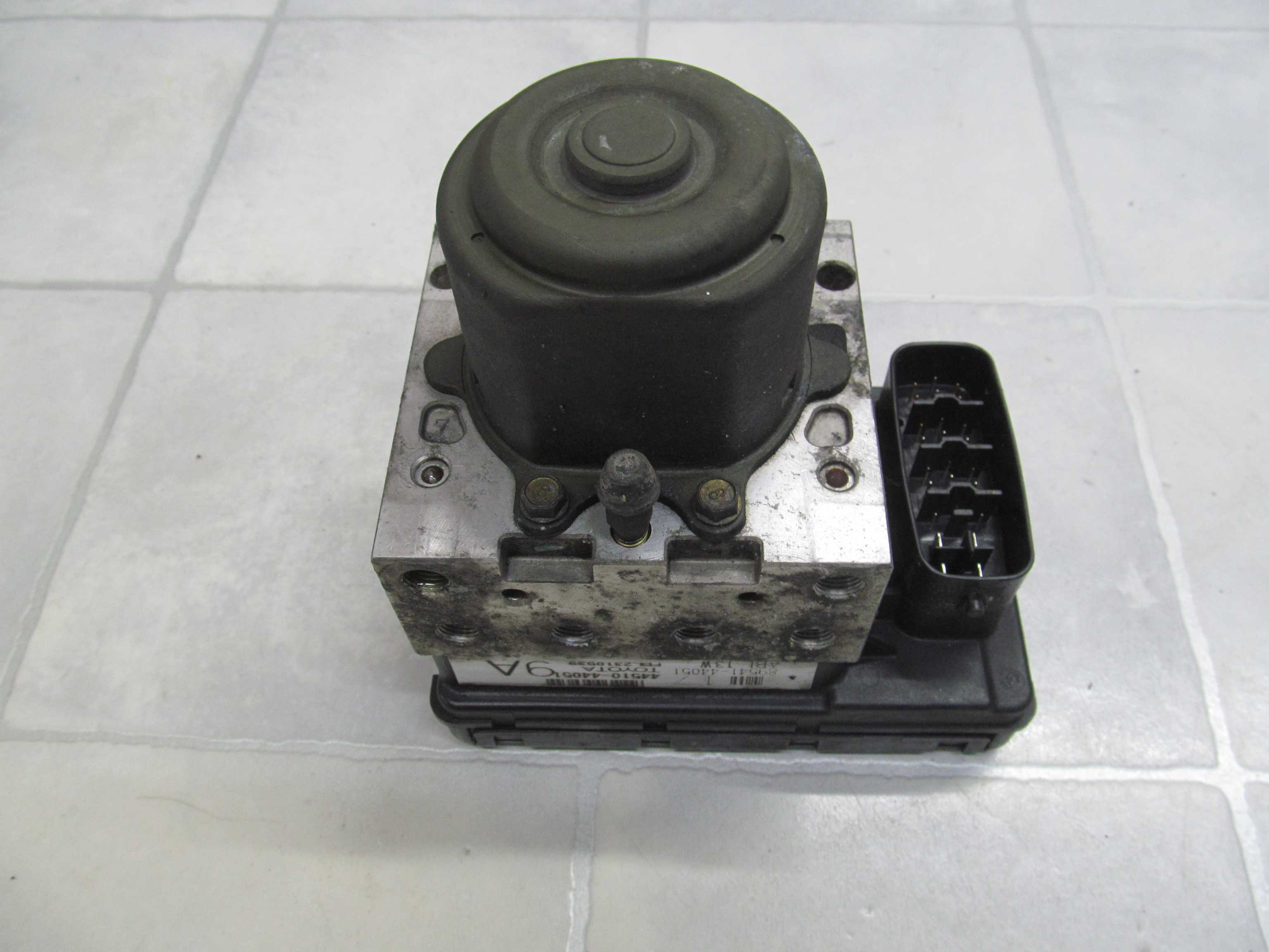 TOYOTA AVENSIS VERSO 01-09 POMPA ABS 44510-44051 89541-44051