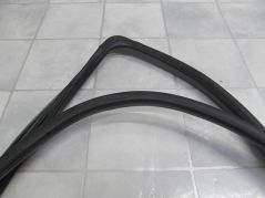 TOYOTA AVENSIS VERSO USZCZELKA WNEKI DRZWI TYL P 01-07