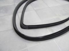 TOYOTA AVENSIS VERSO USZCZELKA WNEKI DRZWI TYL L 01-07