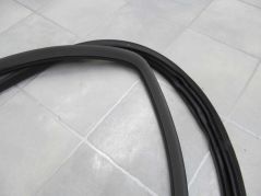 TOYOTA AVENSIS VERSO USZCZELKA WNEKI DRZWI TYL L 01-07