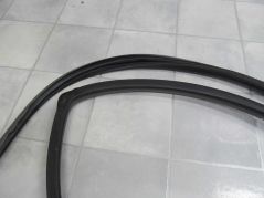 TOYOTA AVENSIS VERSO USZCZELKA WNEKI DRZWI TYL L 01-07