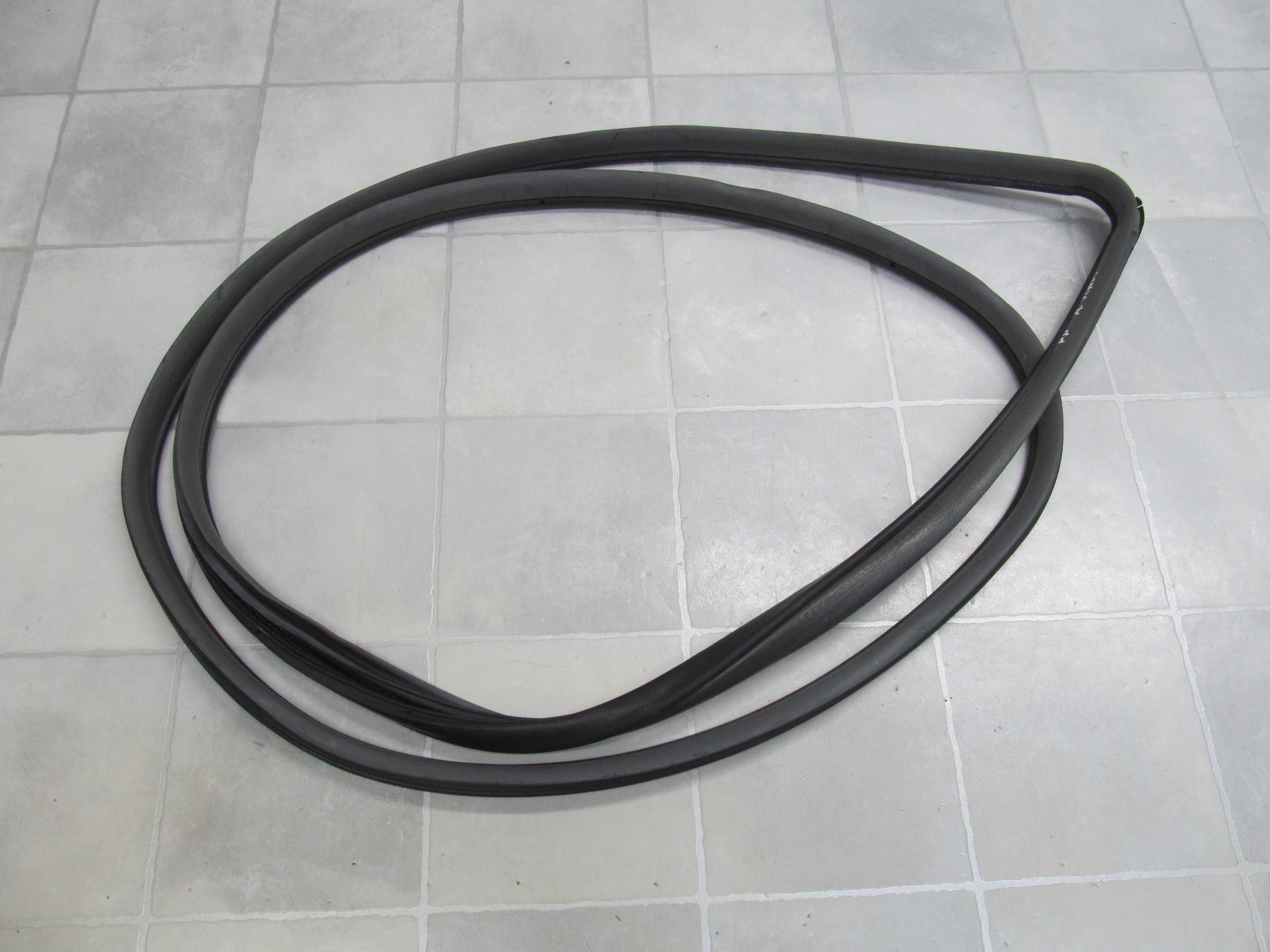 TOYOTA AVENSIS VERSO USZCZELKA WNEKI DRZWI PRZOD P 01-07