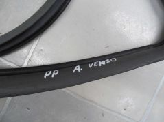 TOYOTA AVENSIS VERSO USZCZELKA WNEKI DRZWI PRZOD P 01-07