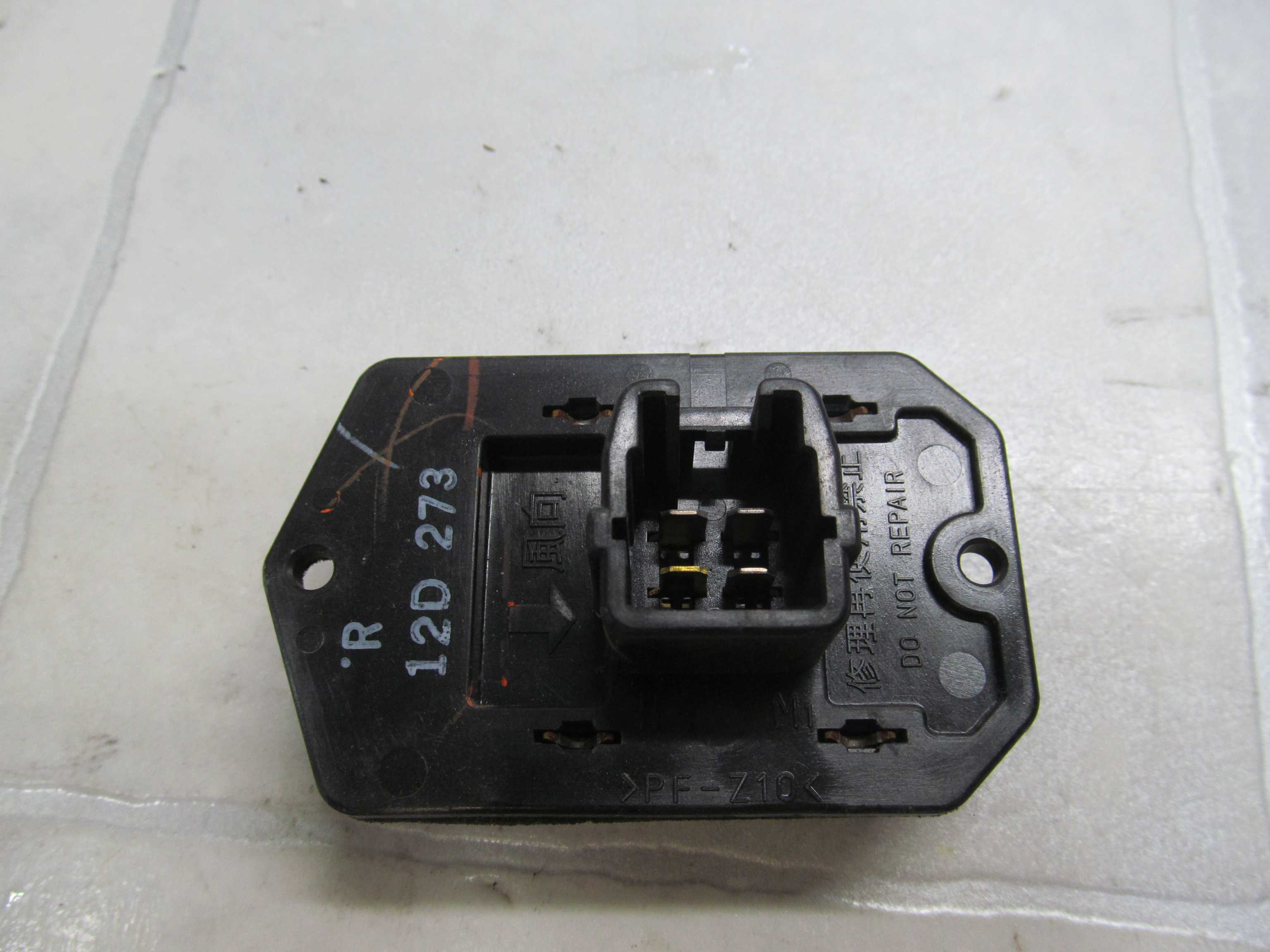 TOYOTA AVENSIS VERSO REZYSTOR OPORNICA DMUCHAWY 01-09