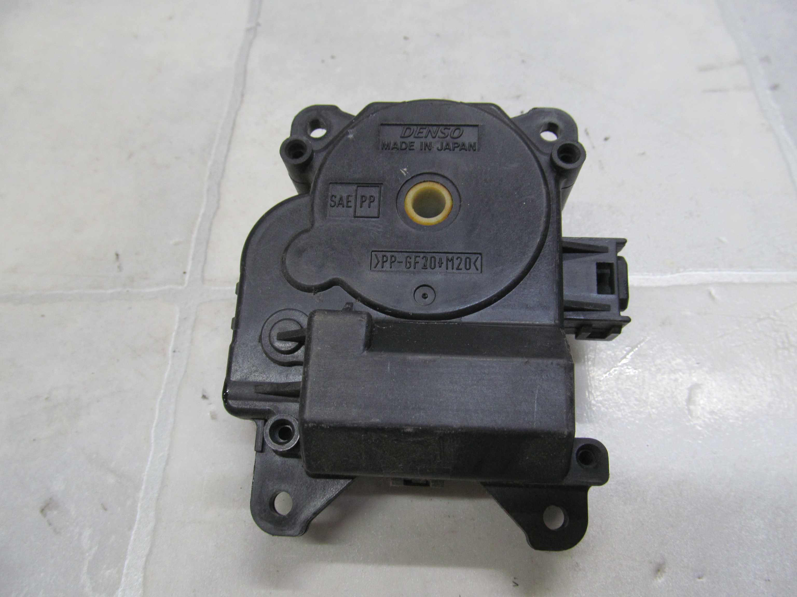 TOYOTA SILNICZEK KLAPY NAGRZEWNICY AE063700-8580 01-09