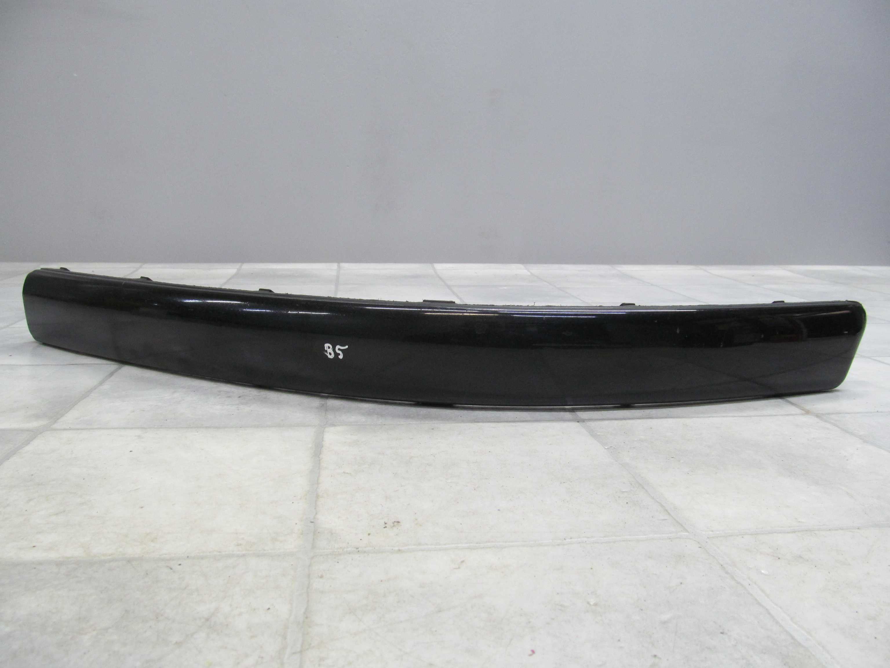 VW PASSAT B5 96/00 LISTWA ZDERZAKA PRZOD LEWA 3B0807717A VW PASSAT B5 96/00 LISTWA ZDERZAKA PRZOD LEWA 3B0807717A