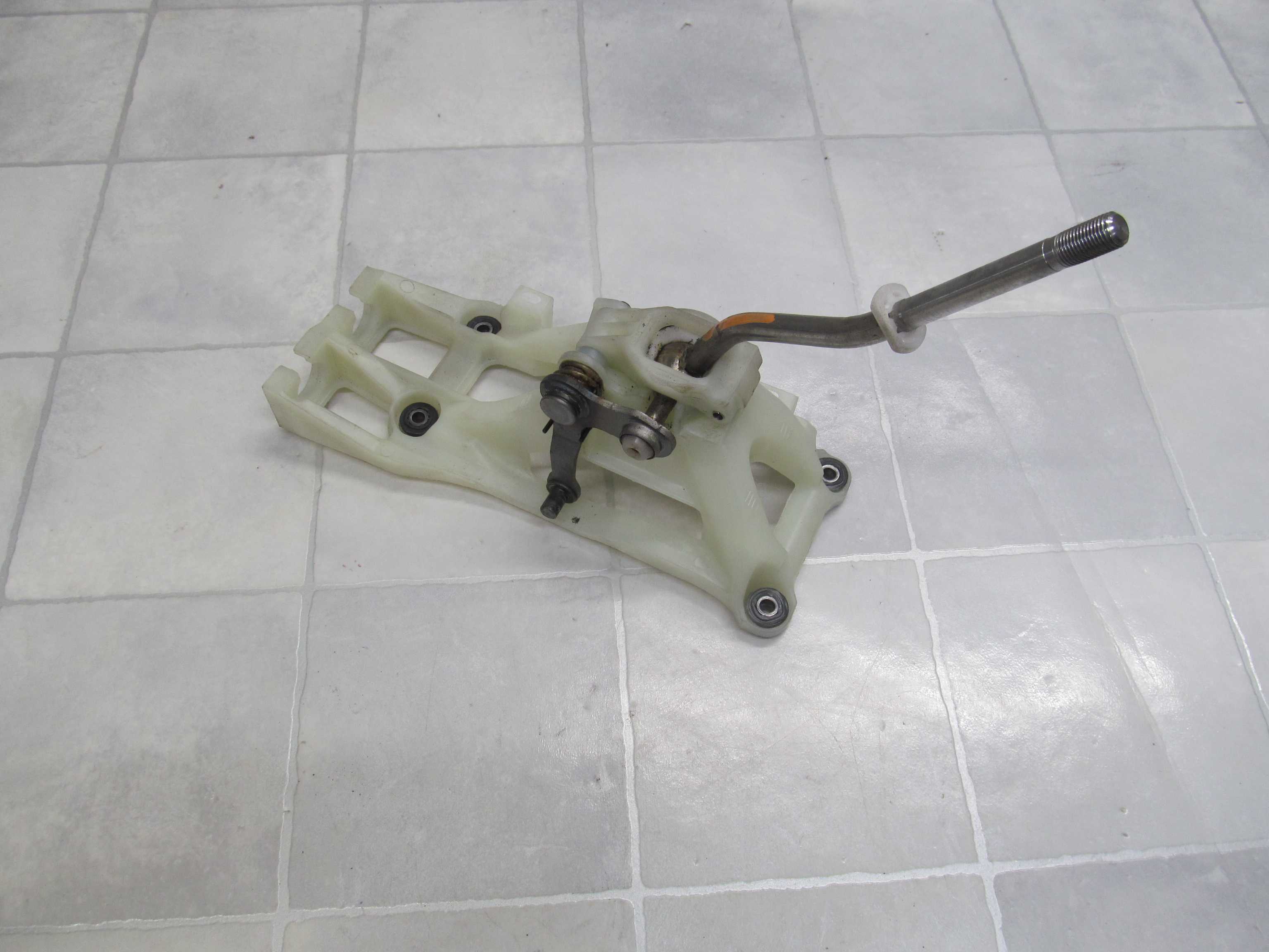 TOYOTA AVENSIS VERSO LEWAREK ZMIANY BIEGOW 01-07