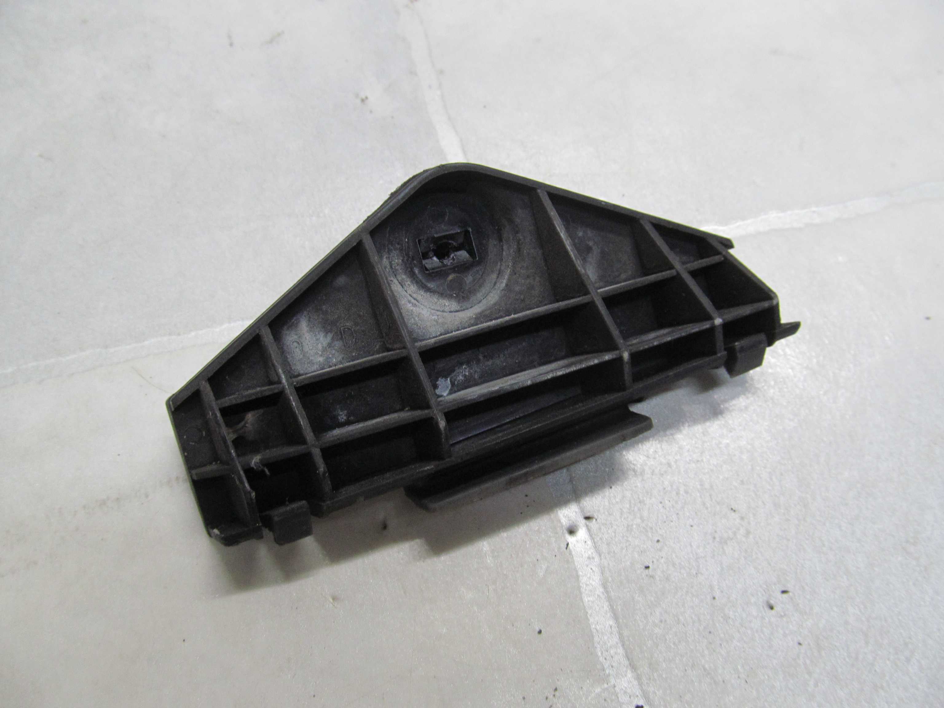 TOYOTA AVENSIS VERSO 01-09 SLIZG ZDERZAKA TYL LEWY