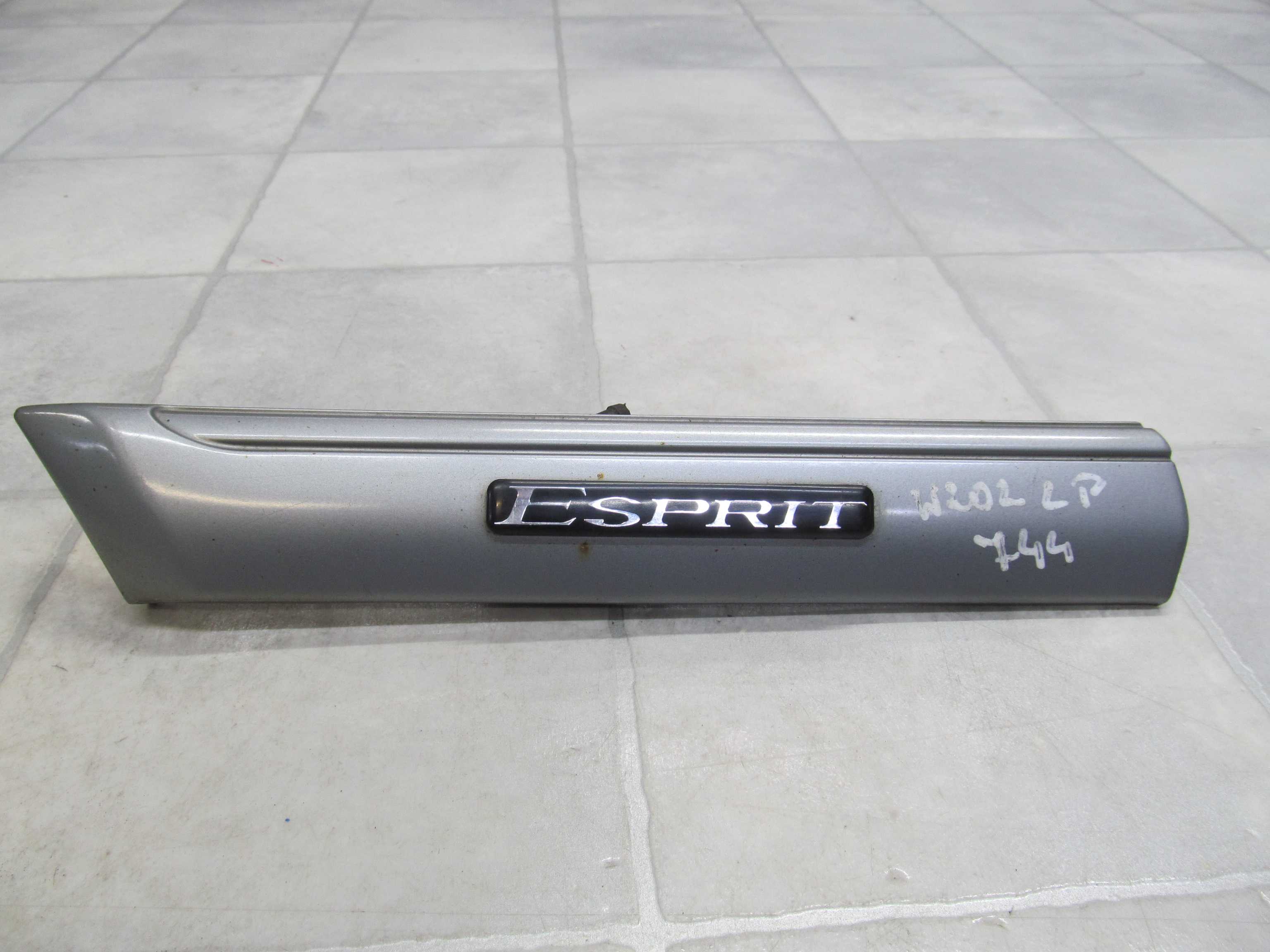 MERCEDES C W202 93/00 LISTEWKA LISTWA BLOTNIKA LEWA 744