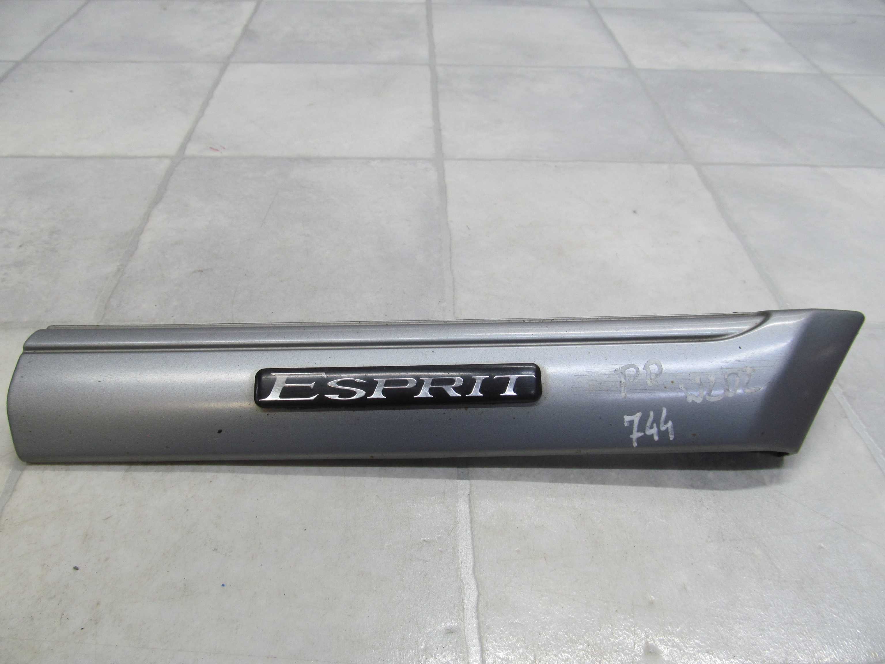 MERCEDES C W202 93/00 LISTEWKA LISTWA BLOTNIKA PRAWA 744