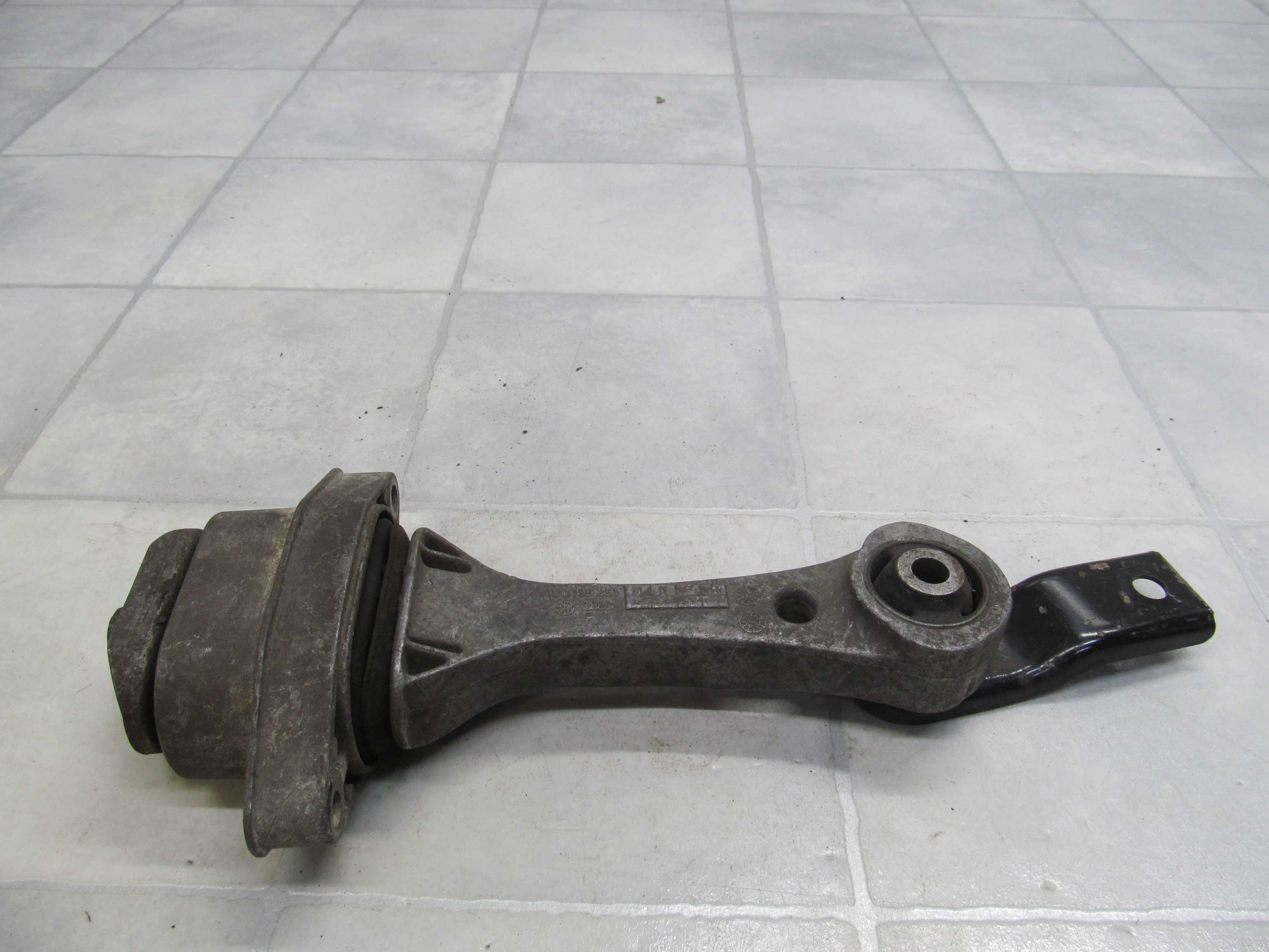 VOLKSWAGEN GOLF IV 1.9 TDI PODUSZKA LAPA SILNIKA 1J0199851