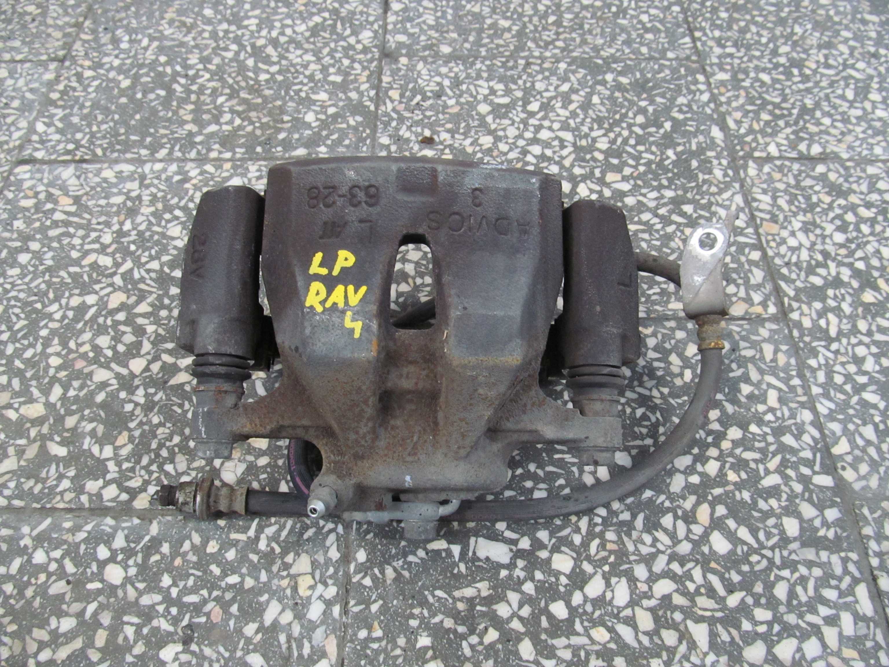 TOYOTA RAV4 III 2.0 VVTI ZACISK HAMULCOWY PRZOD LEWY 05-12