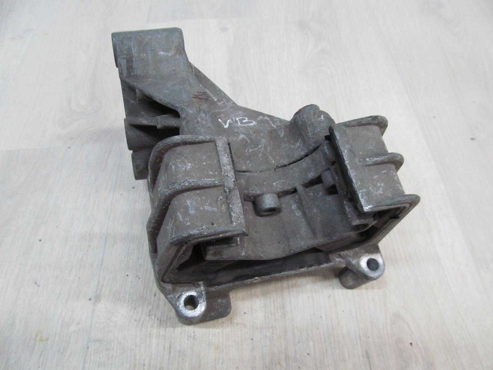 OPEL VECTRA B LAPA PODUSZKA SILNIKA 0495514