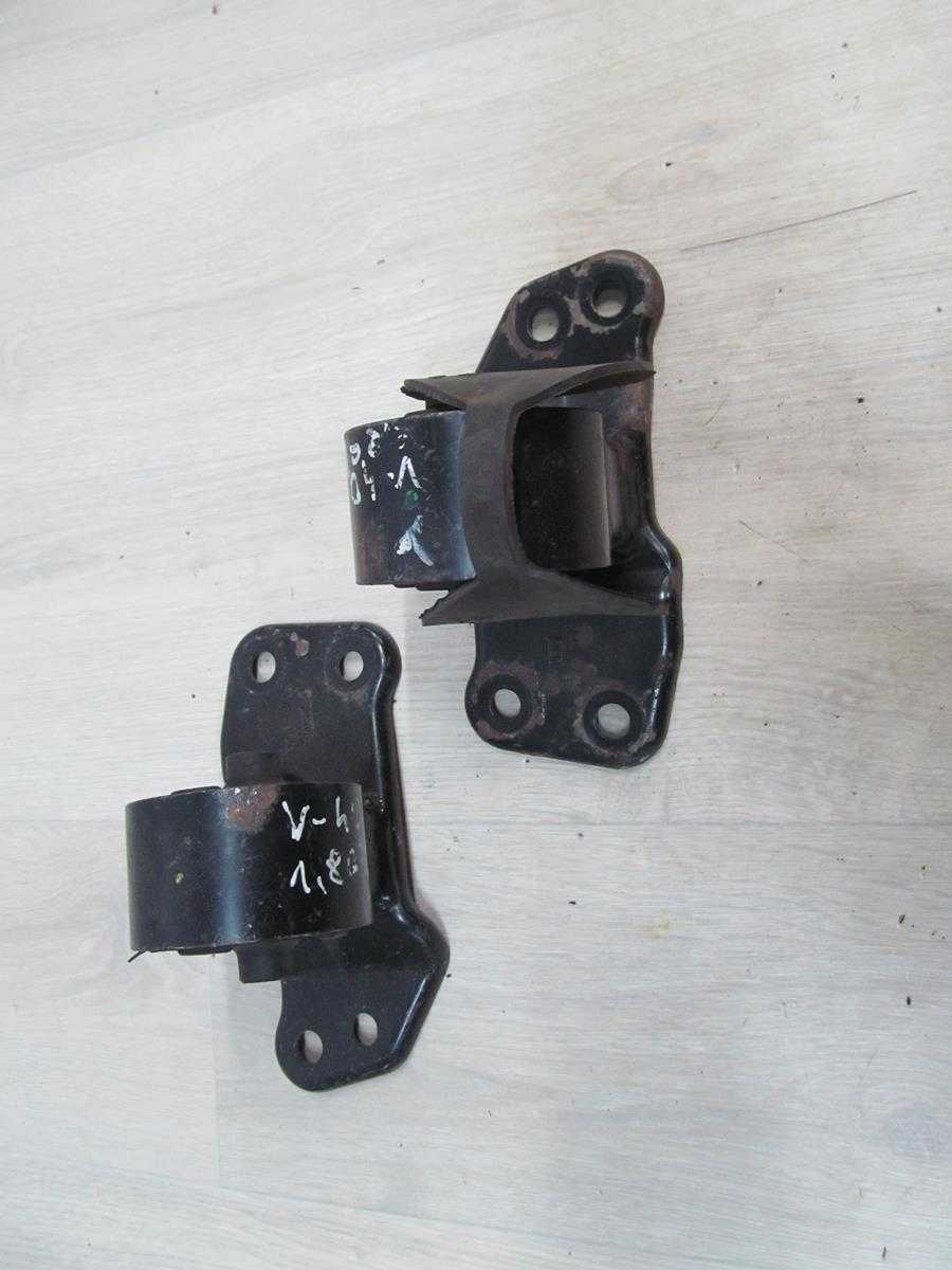 VOLVO V40 S40 1.8 GDI LAPA PODUSZKA SKRZYNI 3318058