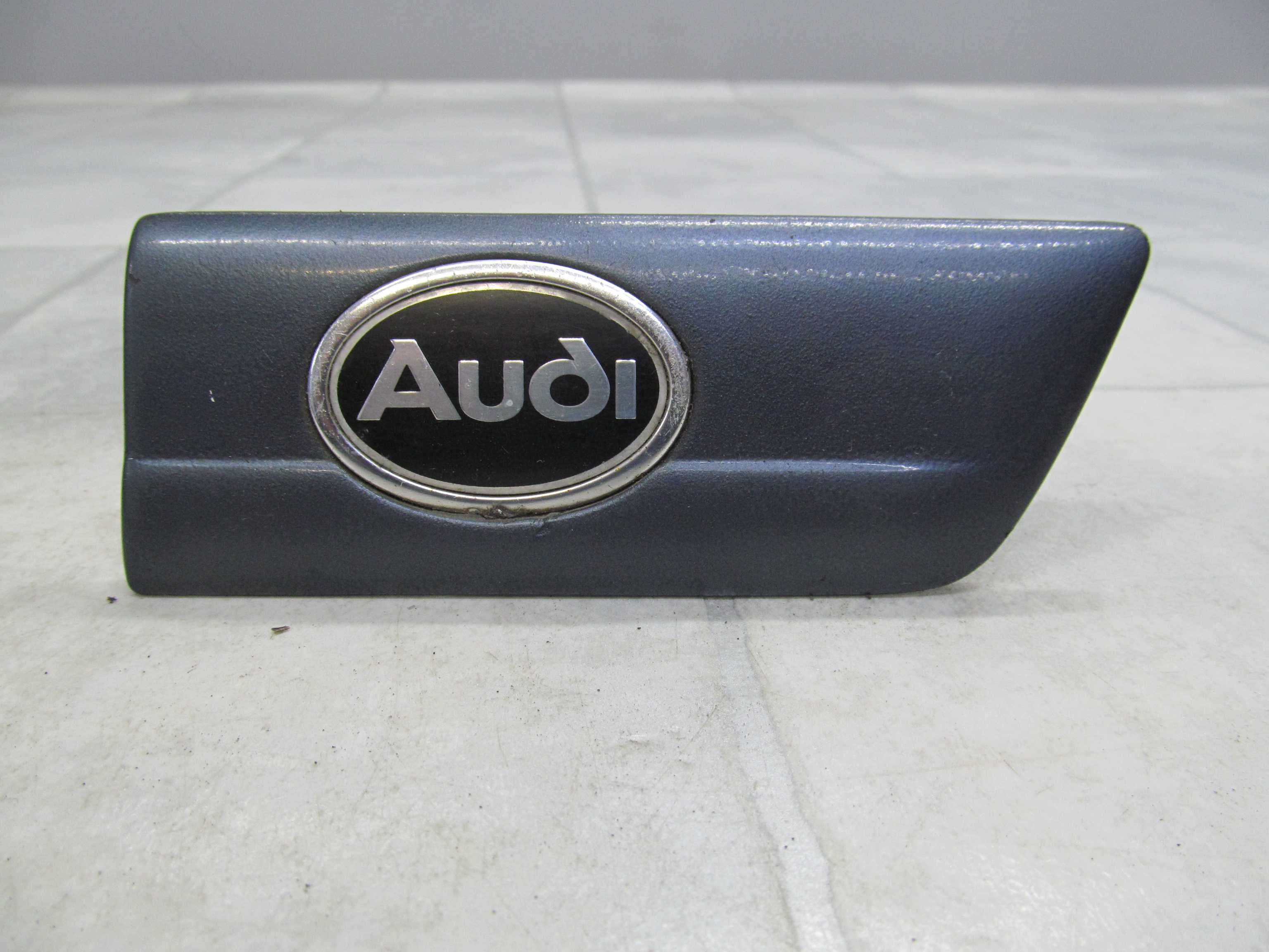 AUDI 100 C4 94-97 LISTWA BLOTNIKA PRAWY PRZOD