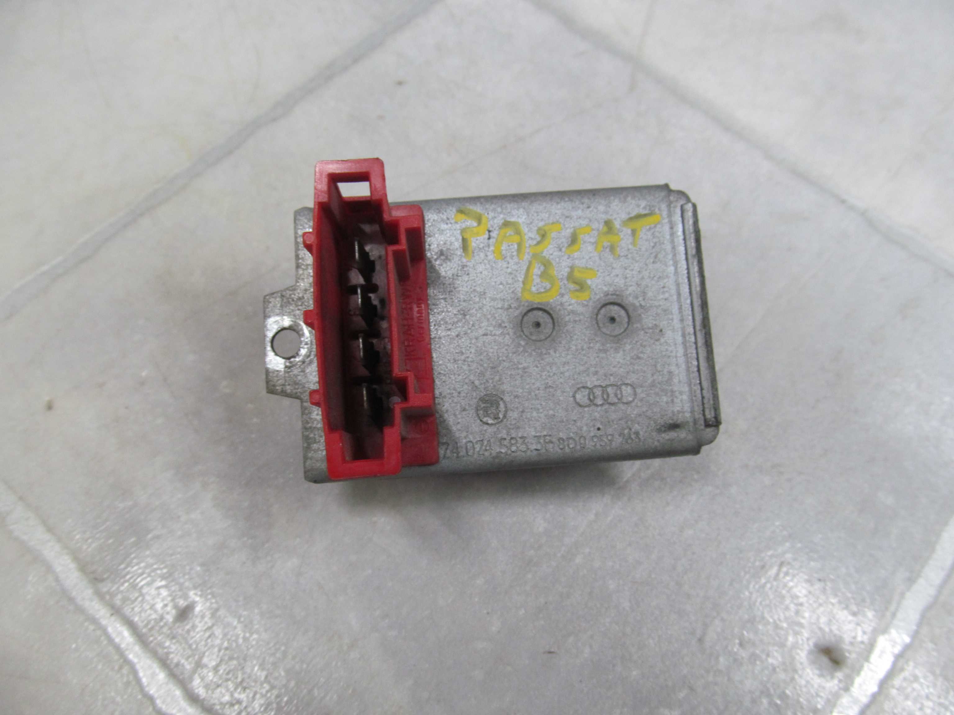 VW PASSAT B5 REZYSTOR OPORNICA DMUCHAWY 8D0959263 97-05