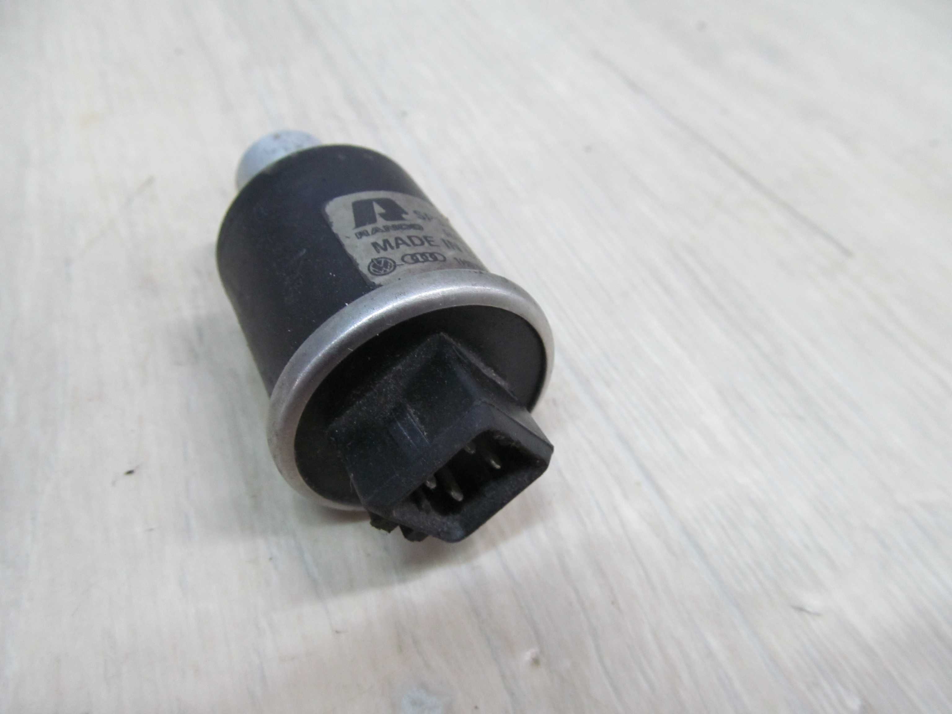 VW AUDI CZUJNIK CISNIANIA KLIMATYZACJI 1H0959139B