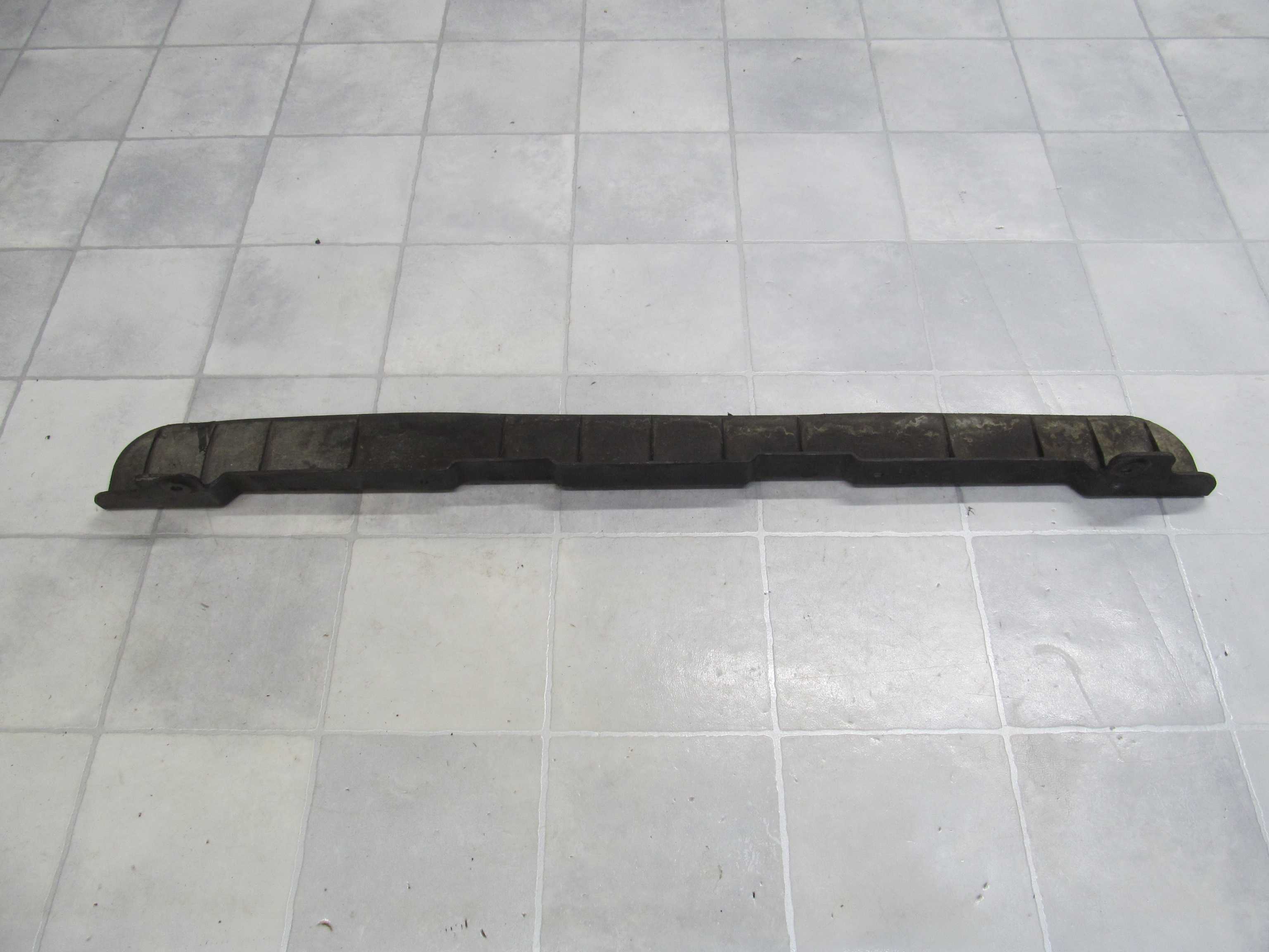 KIA CARNIVAL II OSLONA PASA PRZOD OK53A15320 DOLNA 01-06