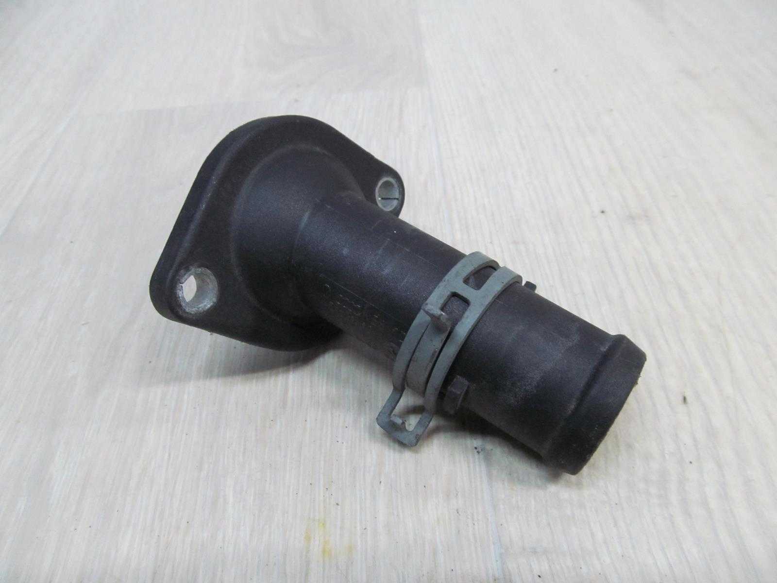 VW PASSAT B5 OBUDOWA TERMOSTATU 036121121