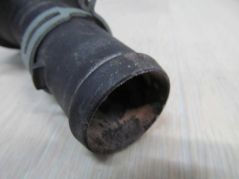 VW PASSAT B5 OBUDOWA TERMOSTATU 036121121