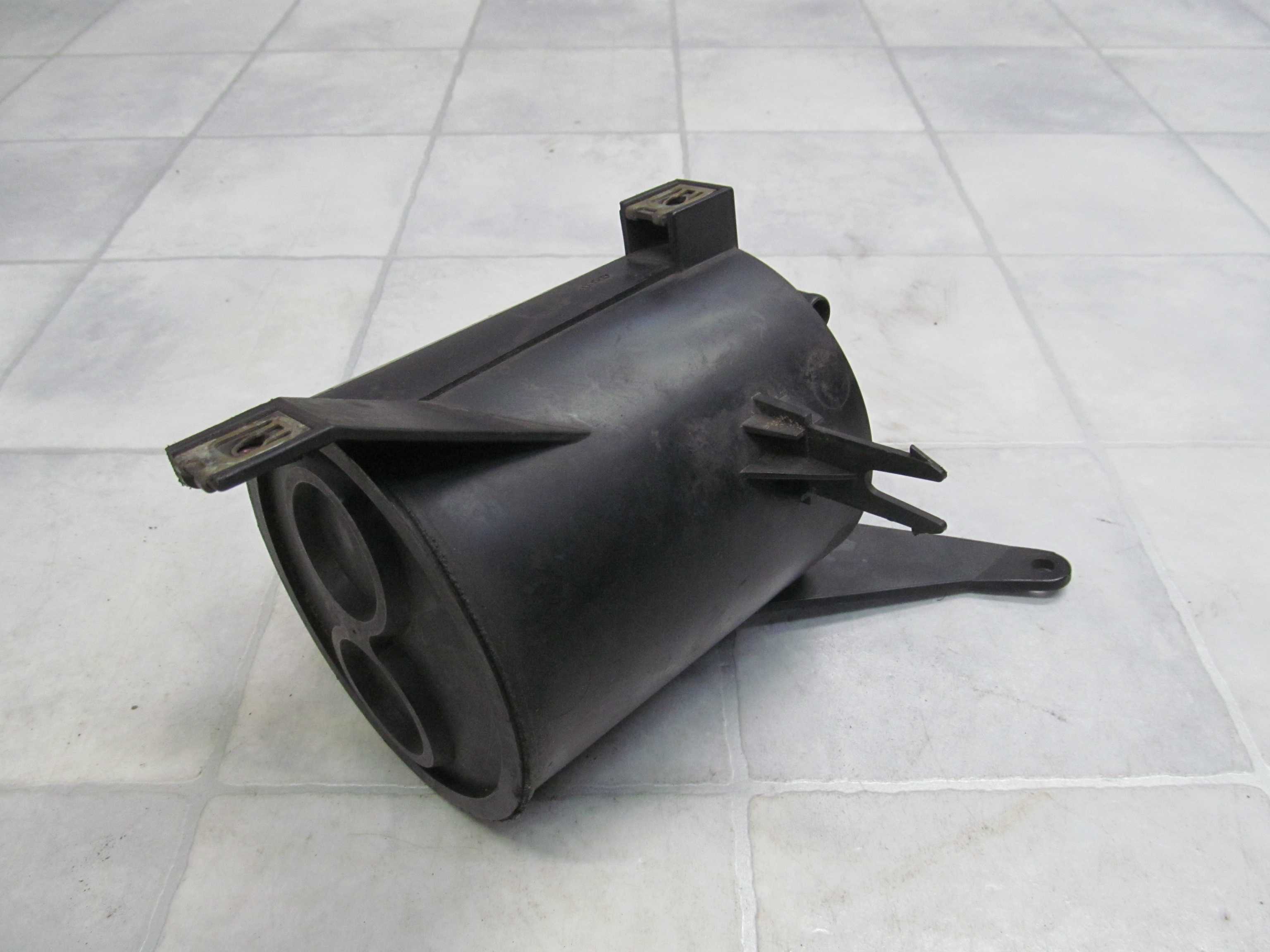 VOLVO V40 2.0 FILTR WEGLOWY 30862411