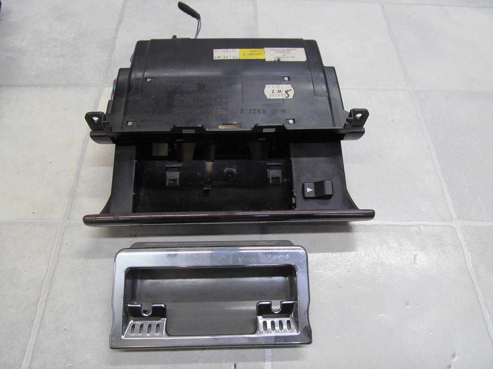 AUDI A4 B5 LIFT POPIELNICZKA PRZOD DREWNO 8D0857951G