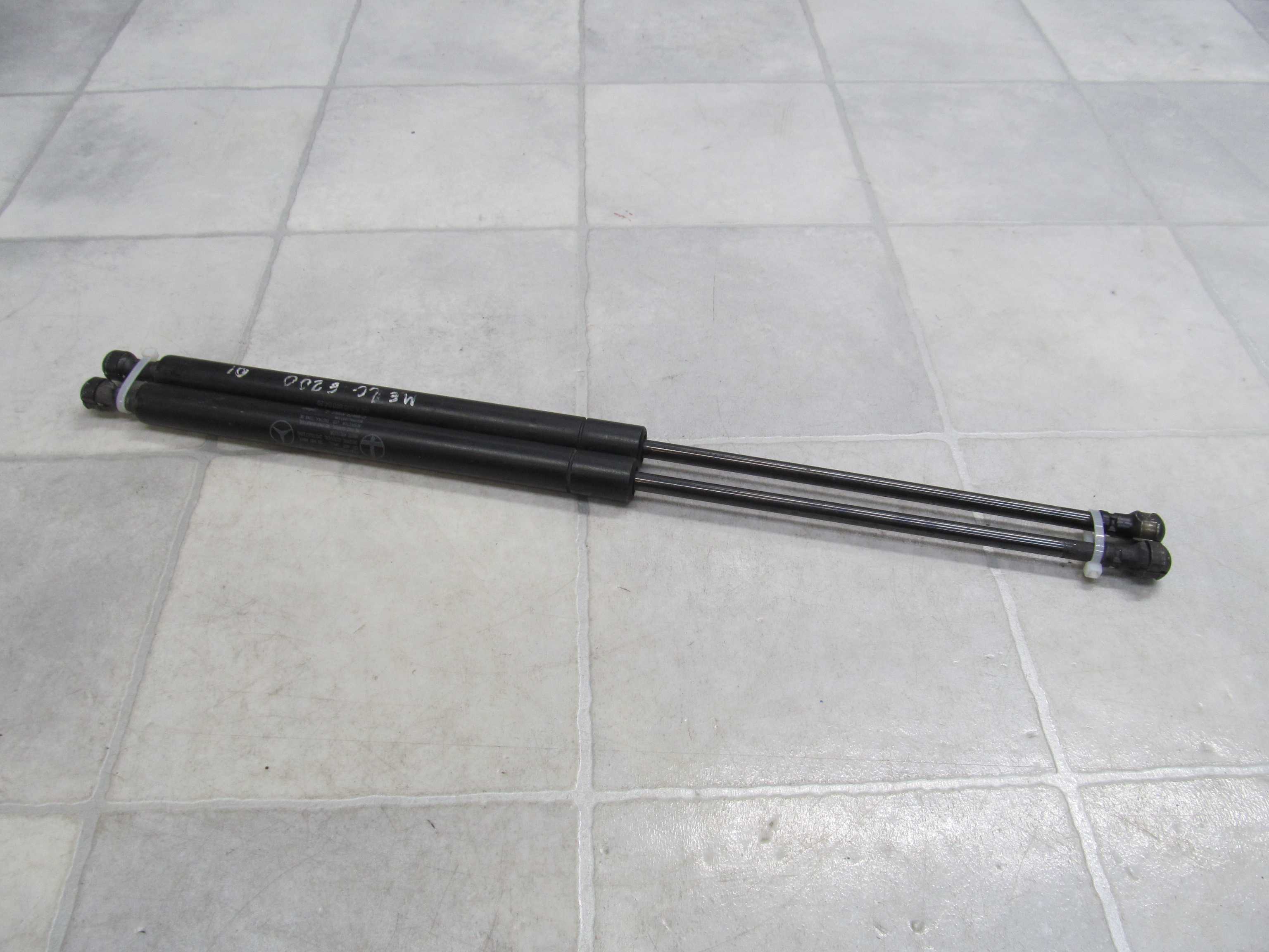 MERCEDES W210 TELESKOP SILOWNIK MASKI A2108800429