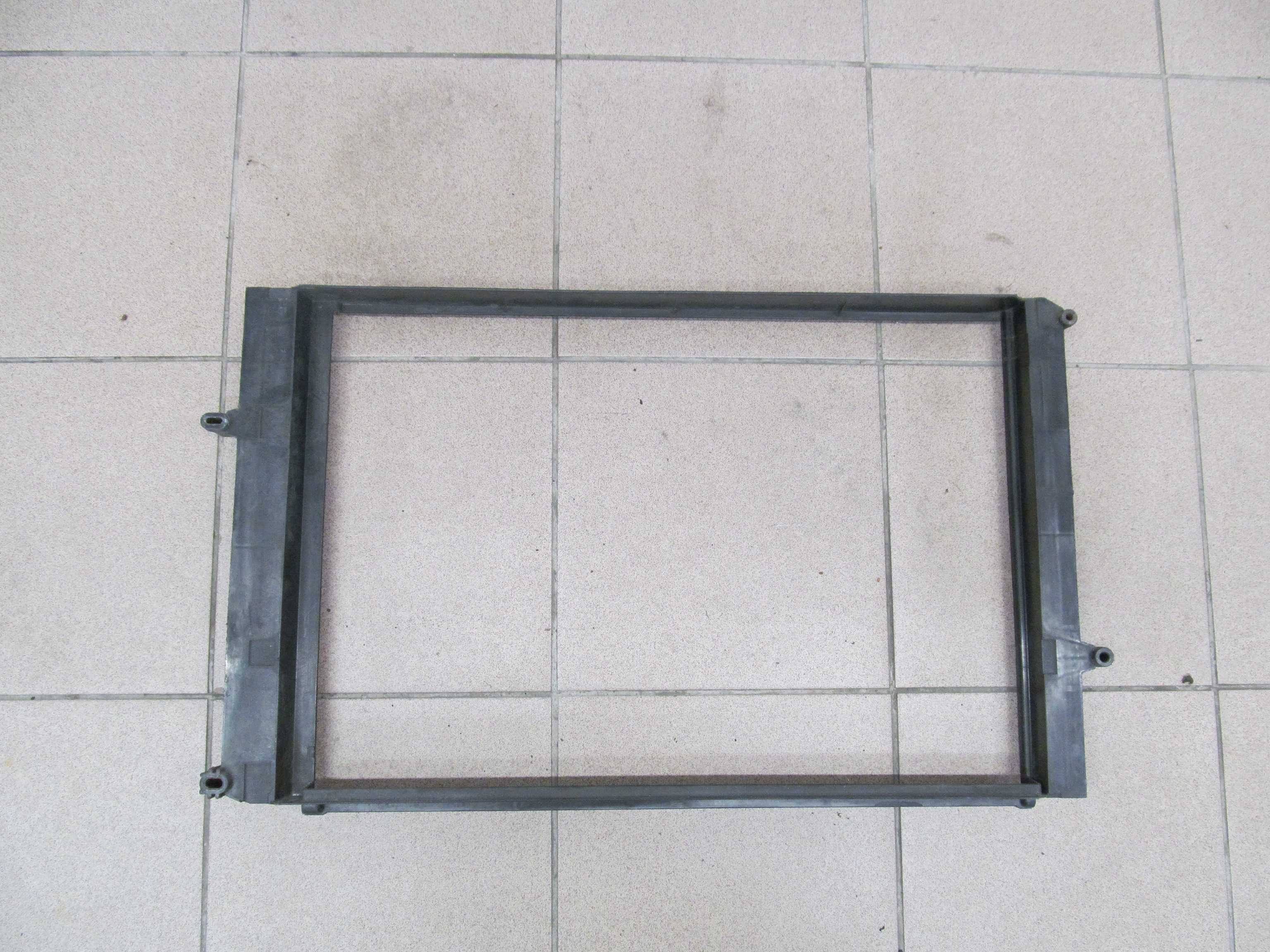 VOLVO V70 S60 S80 OSLONA RAMKA CHLODNICY 9492961 VOLVO V70 S60 S80 OSLONA RAMKA CHLODNICY 9492961