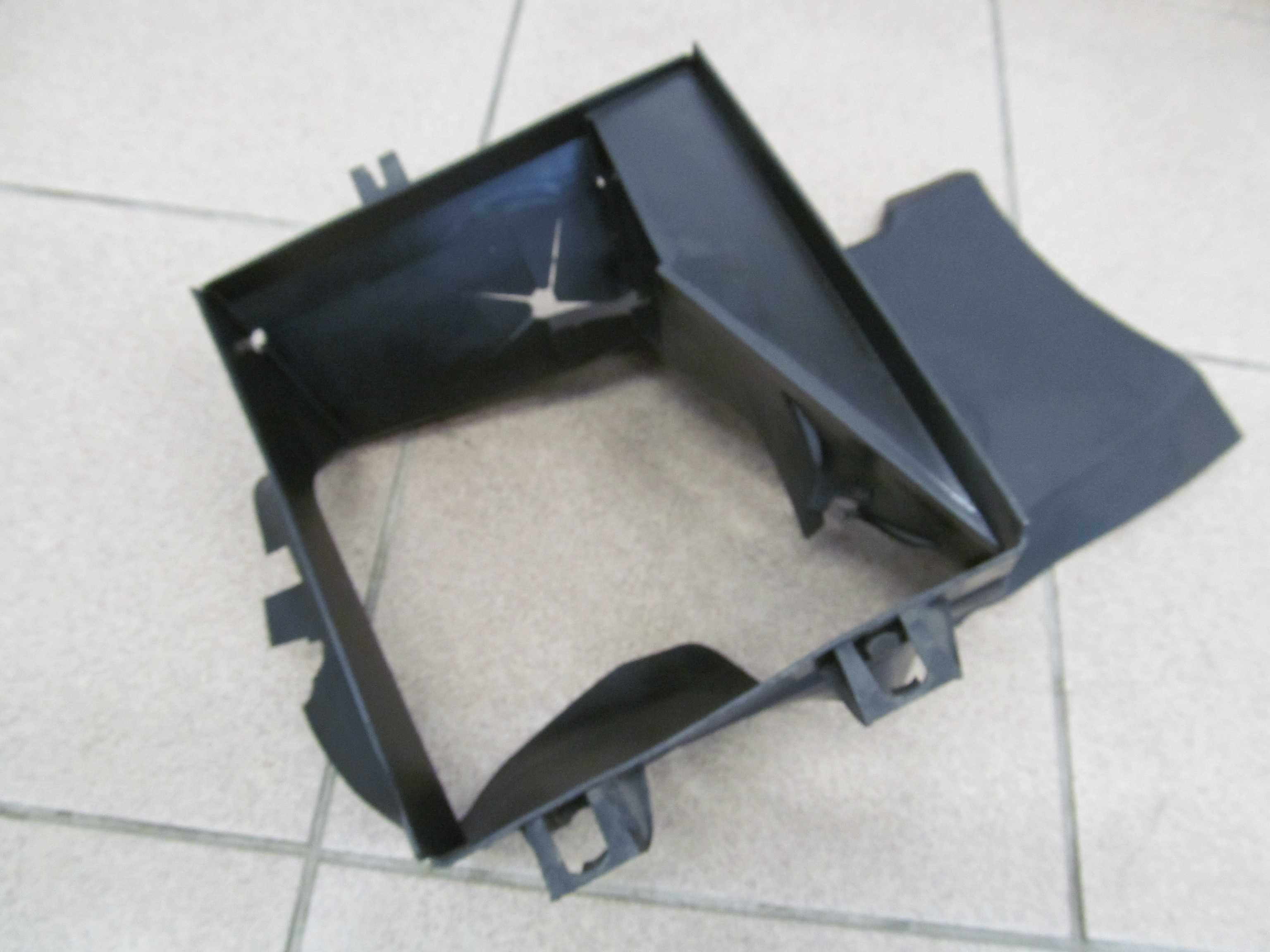 VW AUDI KIEROWNICA WLOT POWIETRZA INTERCOOLERA 3B0121467C