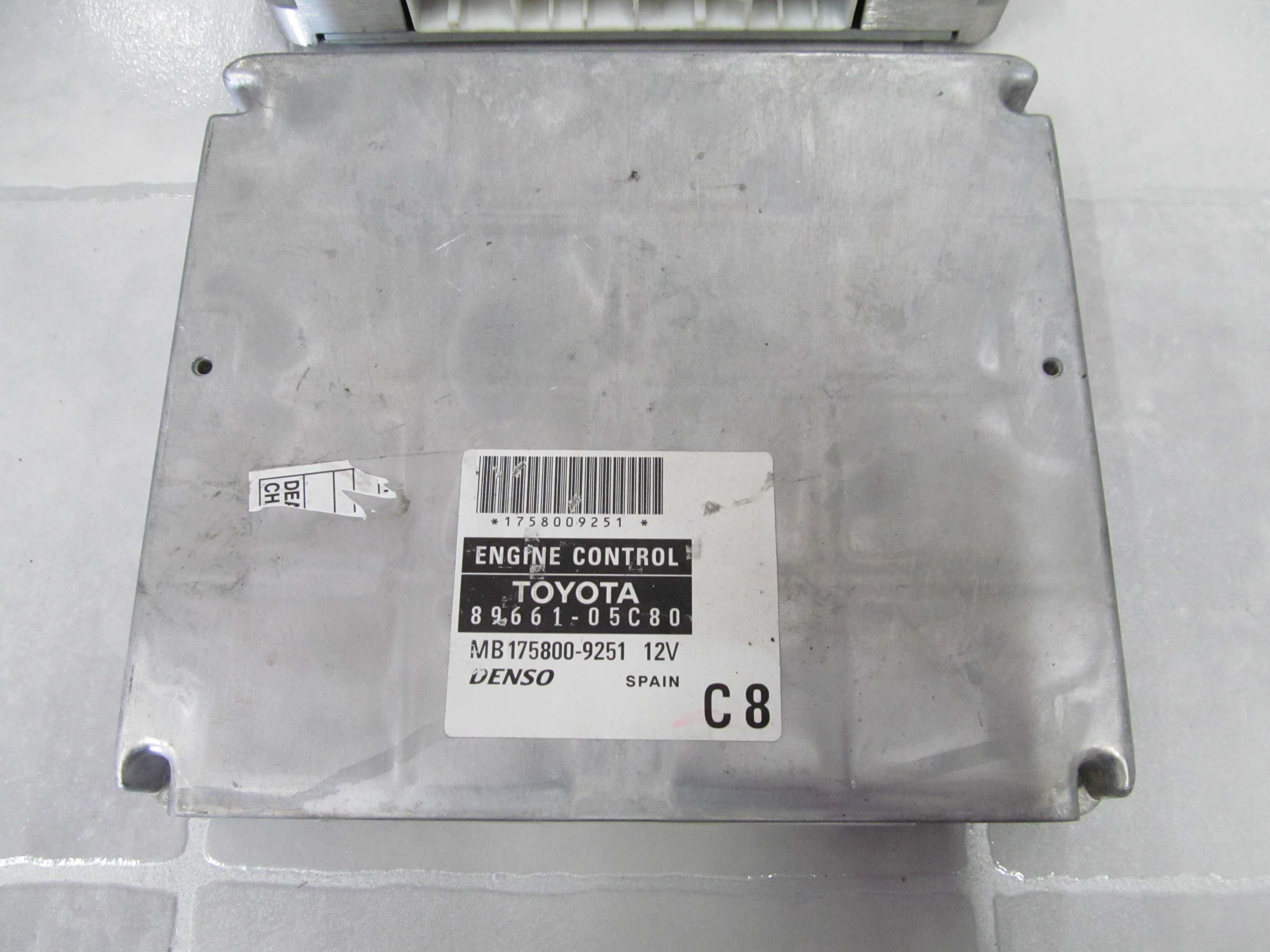 TOYOTA AVENSIS 2.2 D4D KOMPUTER STEROWNIK 89661-05C80
