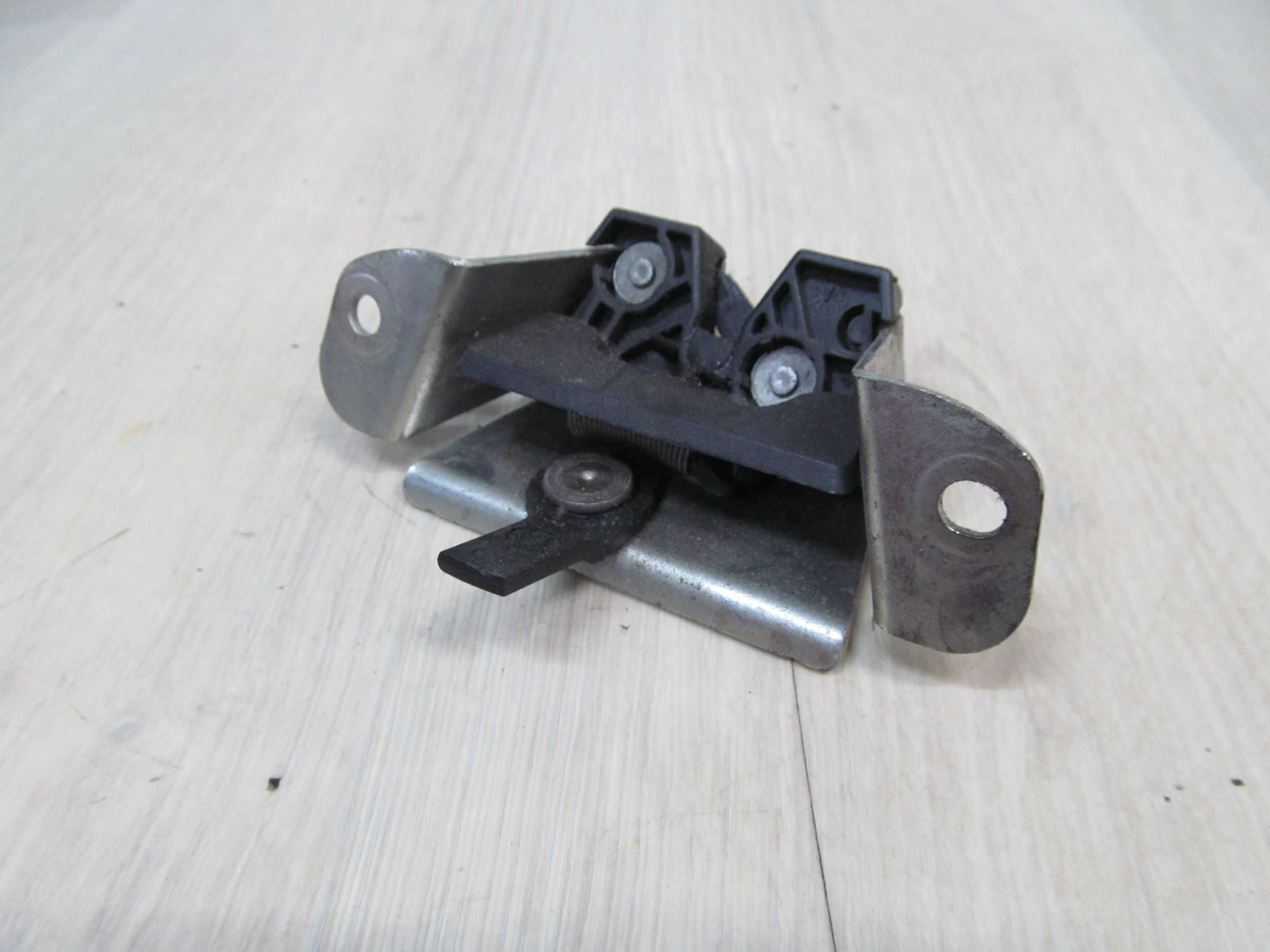 TOYOTA AYGO C1 107 ZAMEK KLAPY TYL 69350-0H010