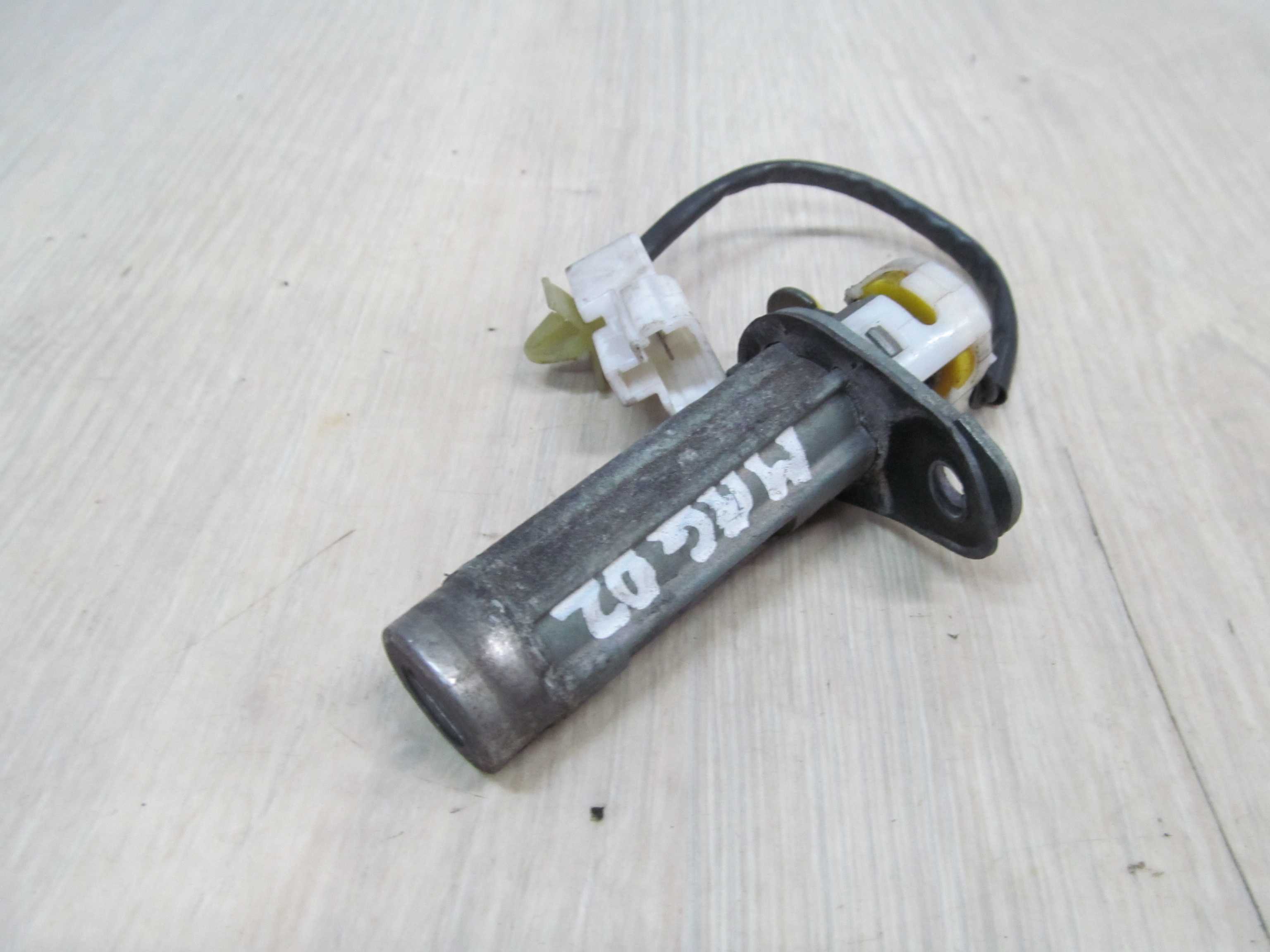 KIA MAGENTIS 01-05 ZAMEK WKLADKA CZUJNIK PRZOD