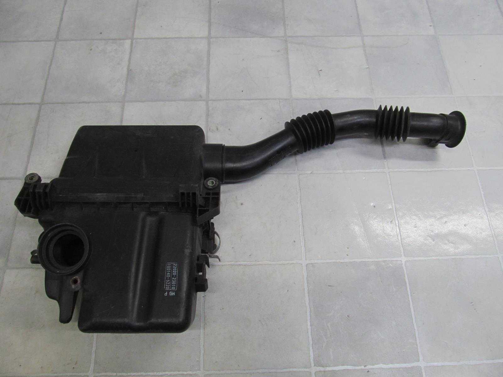 TOYOTA YARIS I 95-02 1.0 VVTI OBUDOWA FILTRA POWIETRZA 22020-23010